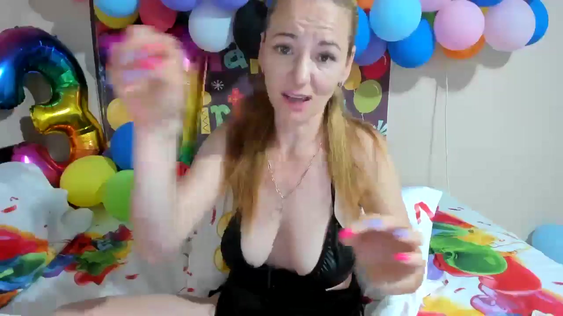 Gallery image thumbnail from elisha4ubbb's myfreecams stream on, 06/03/2025, 03:37 image 18 of 20