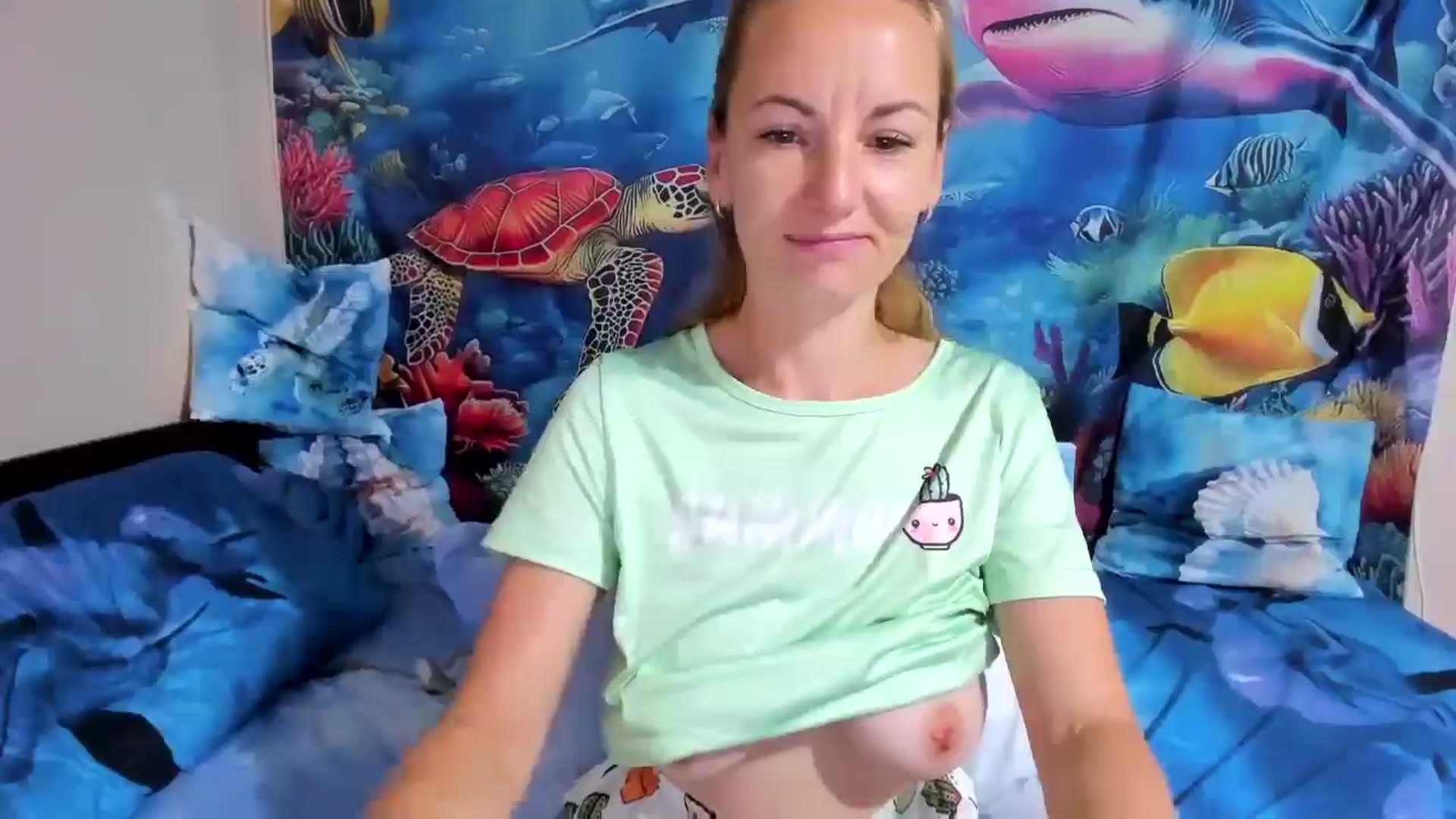 Gallery image thumbnail from elisha4ubbb's myfreecams stream on, 06/15/2025, 03:32 image 19 of 20