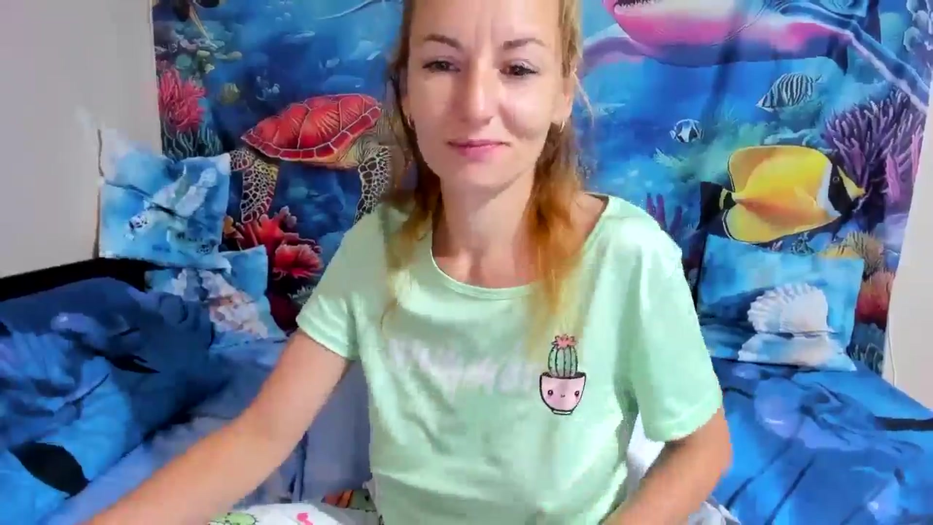 Gallery image thumbnail from elisha4ubbb's myfreecams stream on, 06/15/2025, 03:57 image 6 of 20