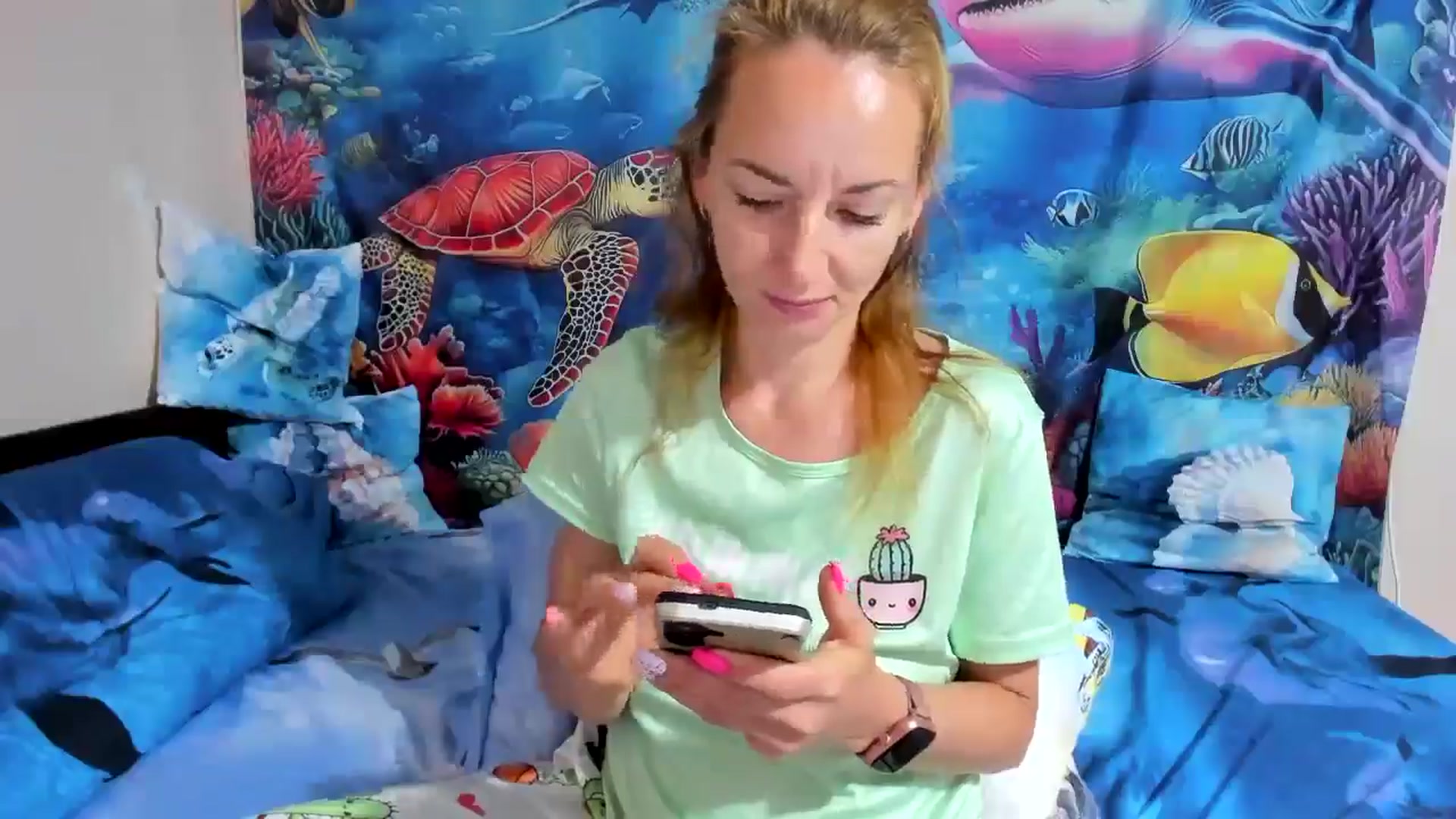 Gallery image thumbnail from elisha4ubbb's myfreecams stream on, 06/15/2025, 03:57 image 15 of 20