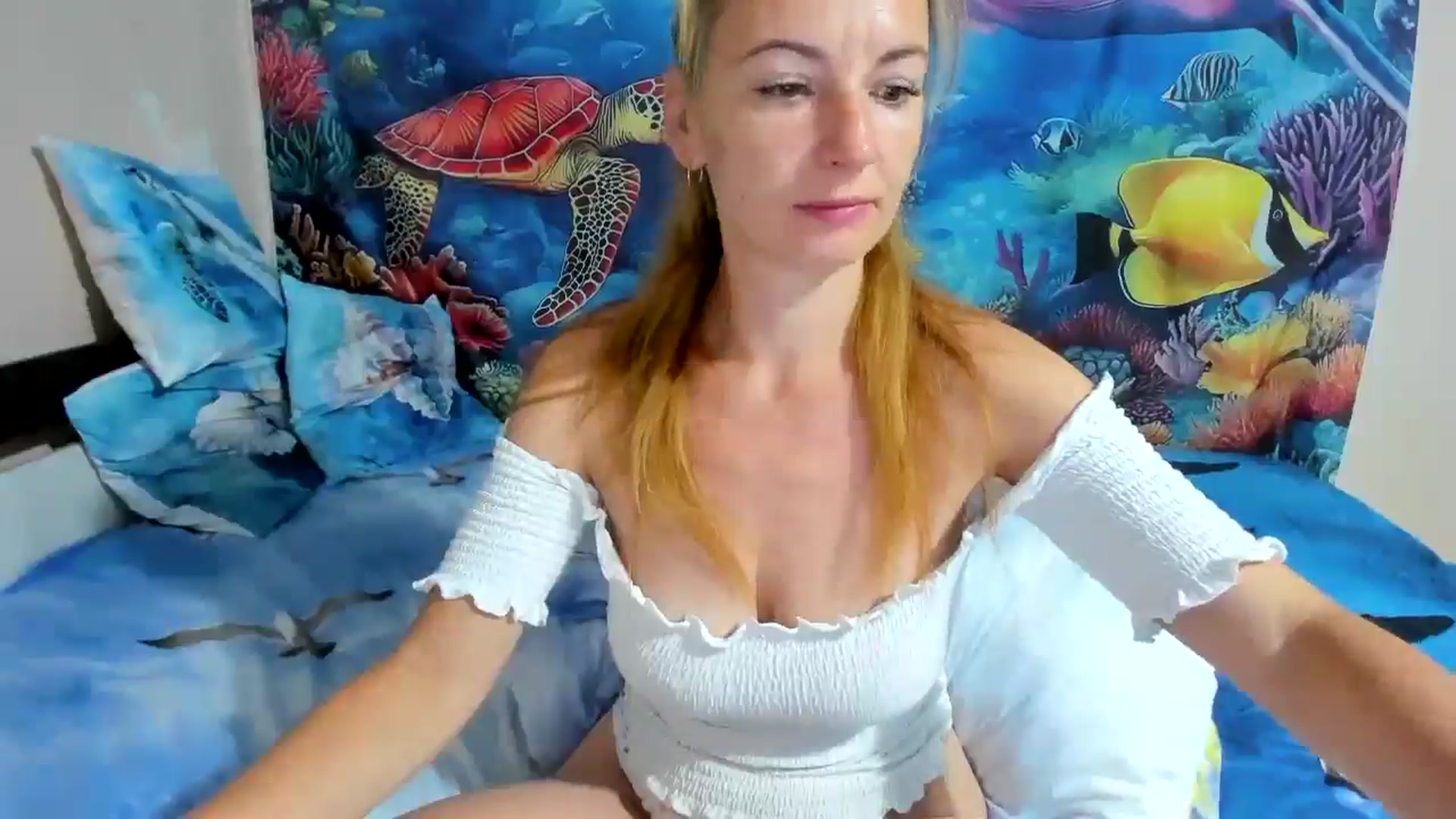 Gallery image thumbnail from elisha4ubbb's myfreecams stream on, 07/01/2025, 04:09 image 3 of 20