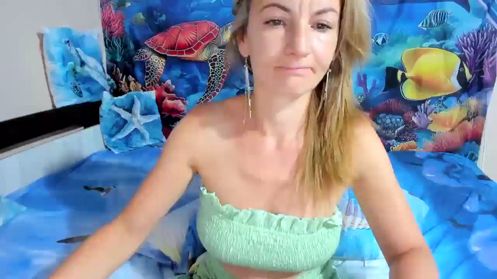 Gallery image thumbnail from elisha4ubbb's myfreecams stream on, 07/23/2025, 04:00 image 1 of 20