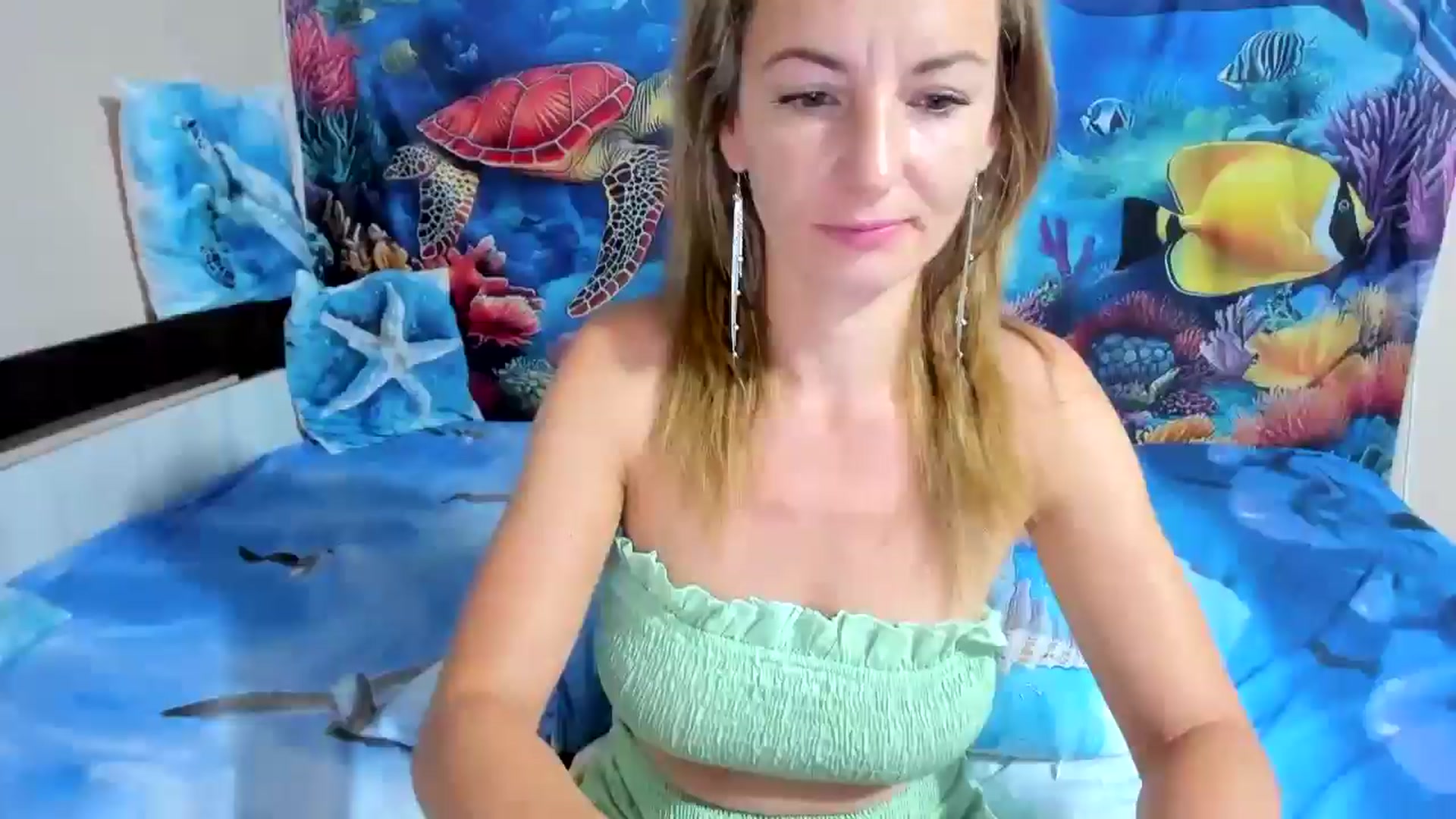 Gallery image thumbnail from elisha4ubbb's myfreecams stream on, 07/23/2025, 04:00 image 10 of 20