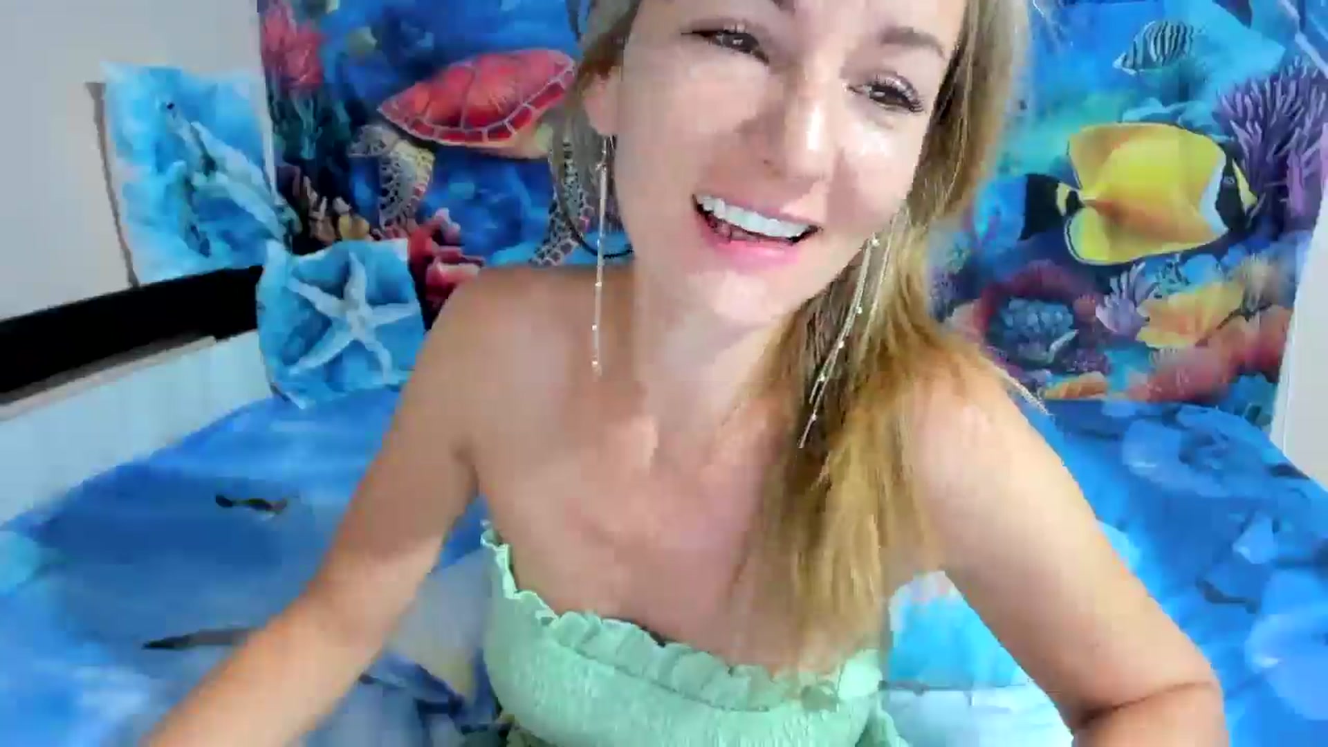 Gallery image thumbnail from elisha4ubbb's myfreecams stream on, 07/23/2025, 04:00 image 4 of 20