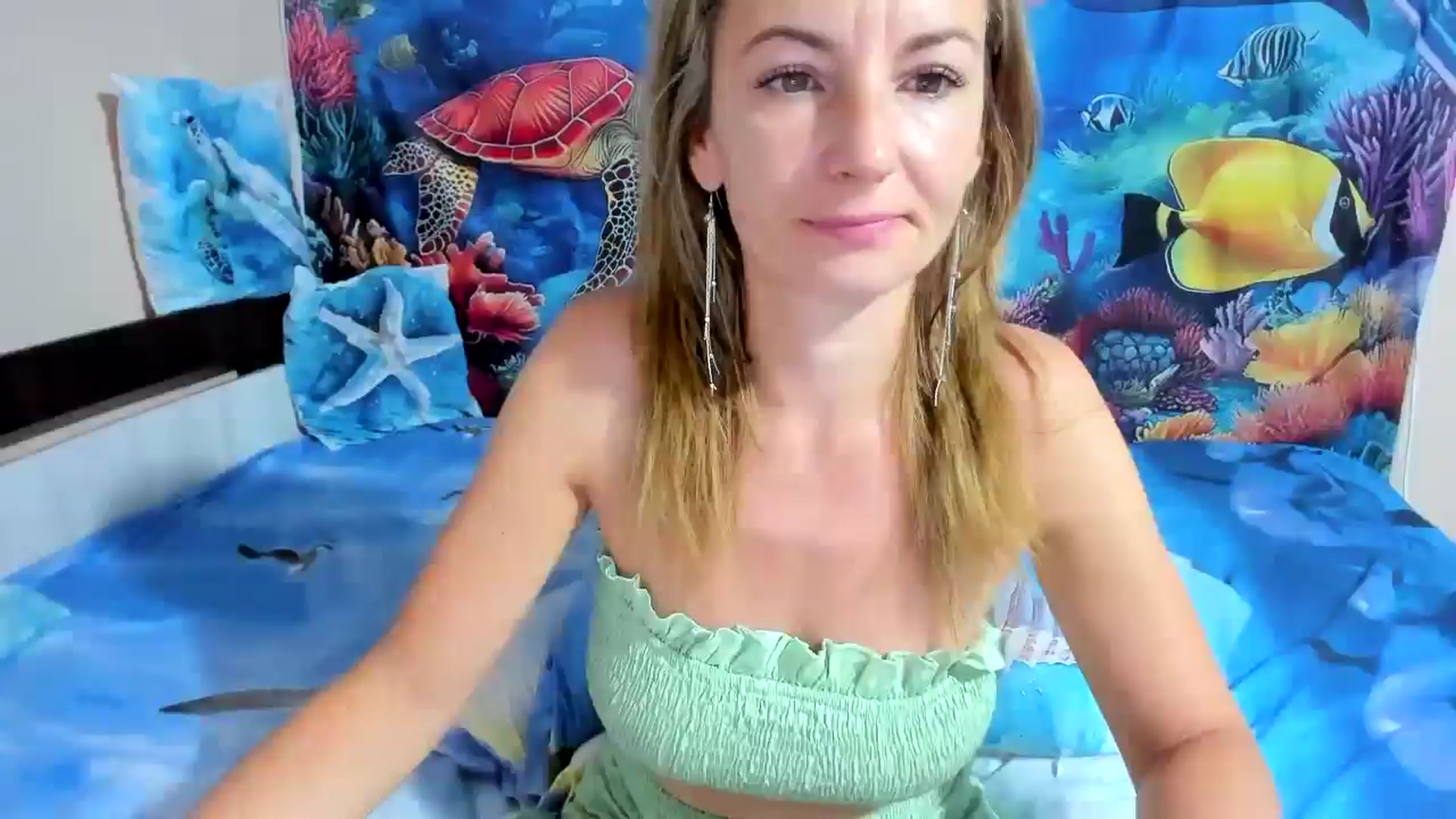 Gallery image thumbnail from elisha4ubbb's myfreecams stream on, 07/23/2025, 04:00 image 9 of 20