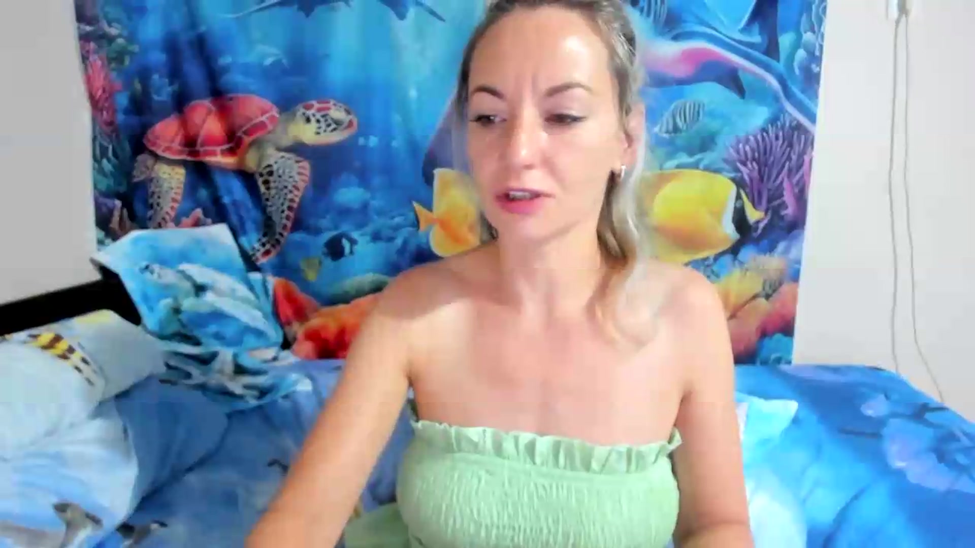 Gallery image thumbnail from elisha4ubbb's myfreecams stream on, 07/19/2026, 03:54 image 10 of 20