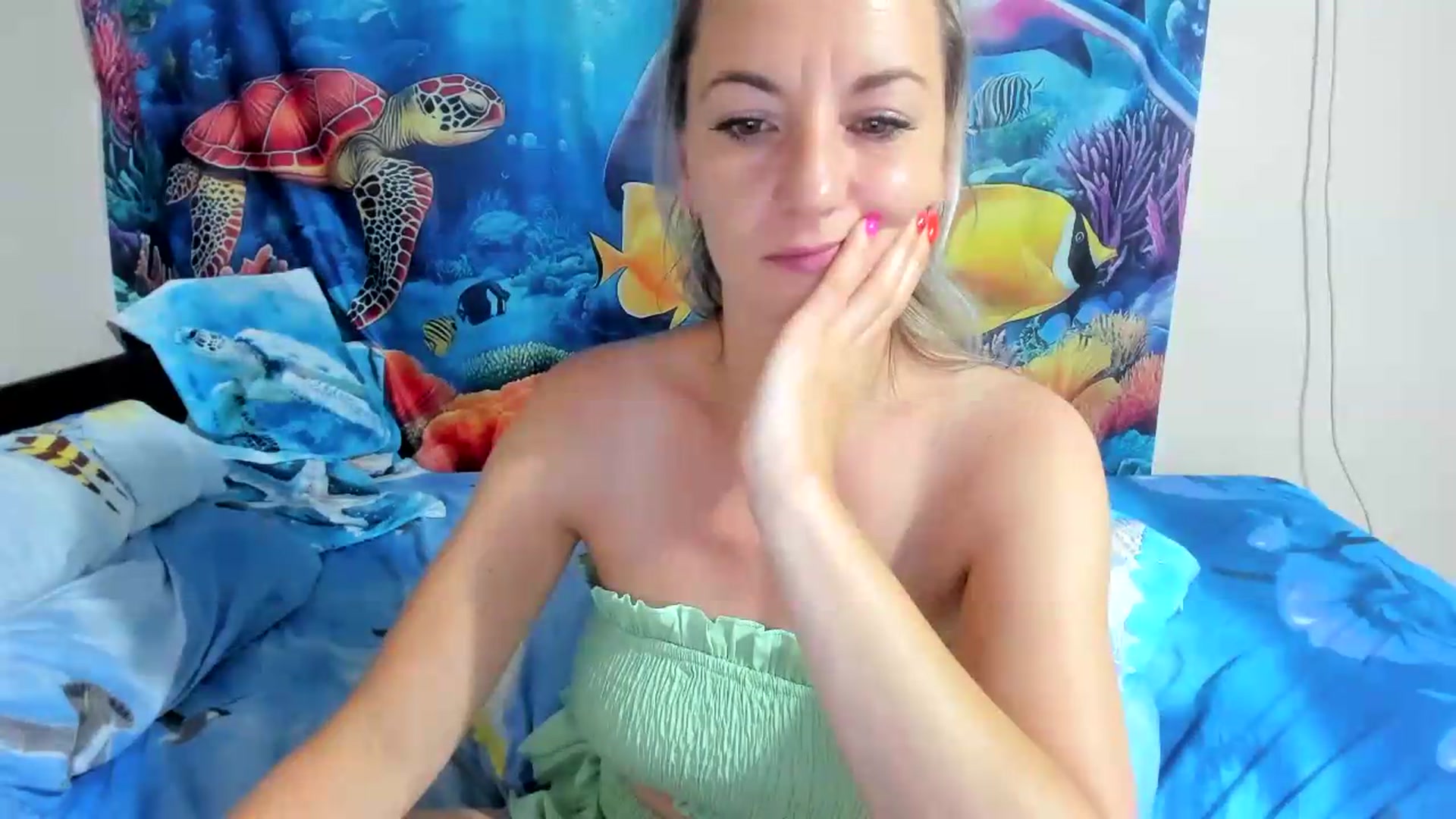 Gallery image thumbnail from elisha4ubbb's myfreecams stream on, 07/19/2026, 03:54 image 6 of 20