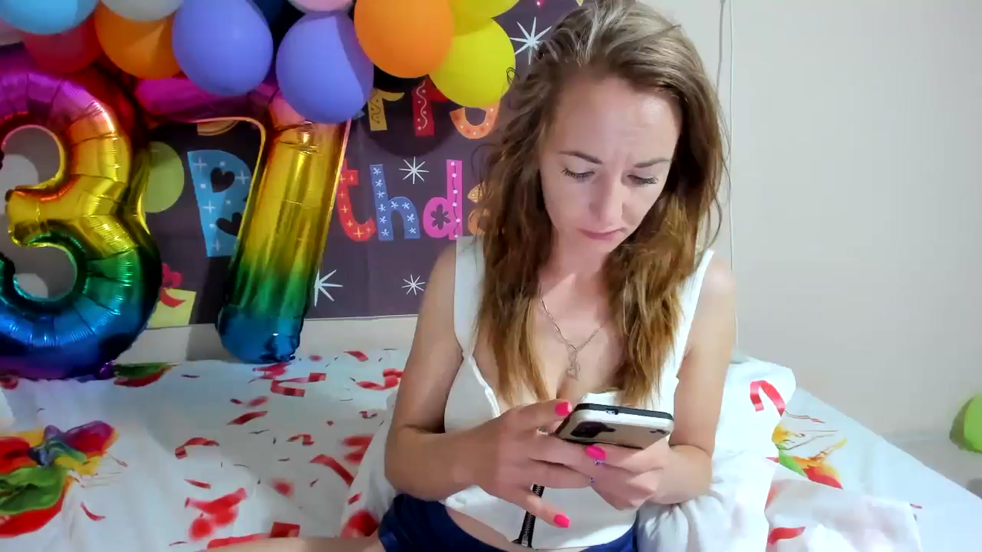 Gallery image thumbnail from elishasbday4u's myfreecams stream on, 05/13/2025, 04:01 image 8 of 20