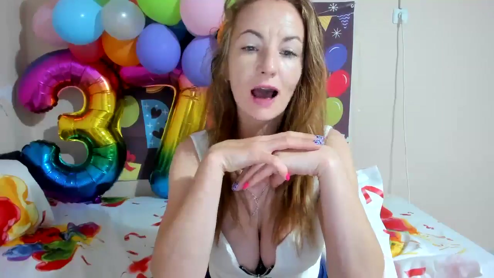 Gallery image thumbnail from elishasbday4u's myfreecams stream on, 05/13/2025, 04:01 image 3 of 20