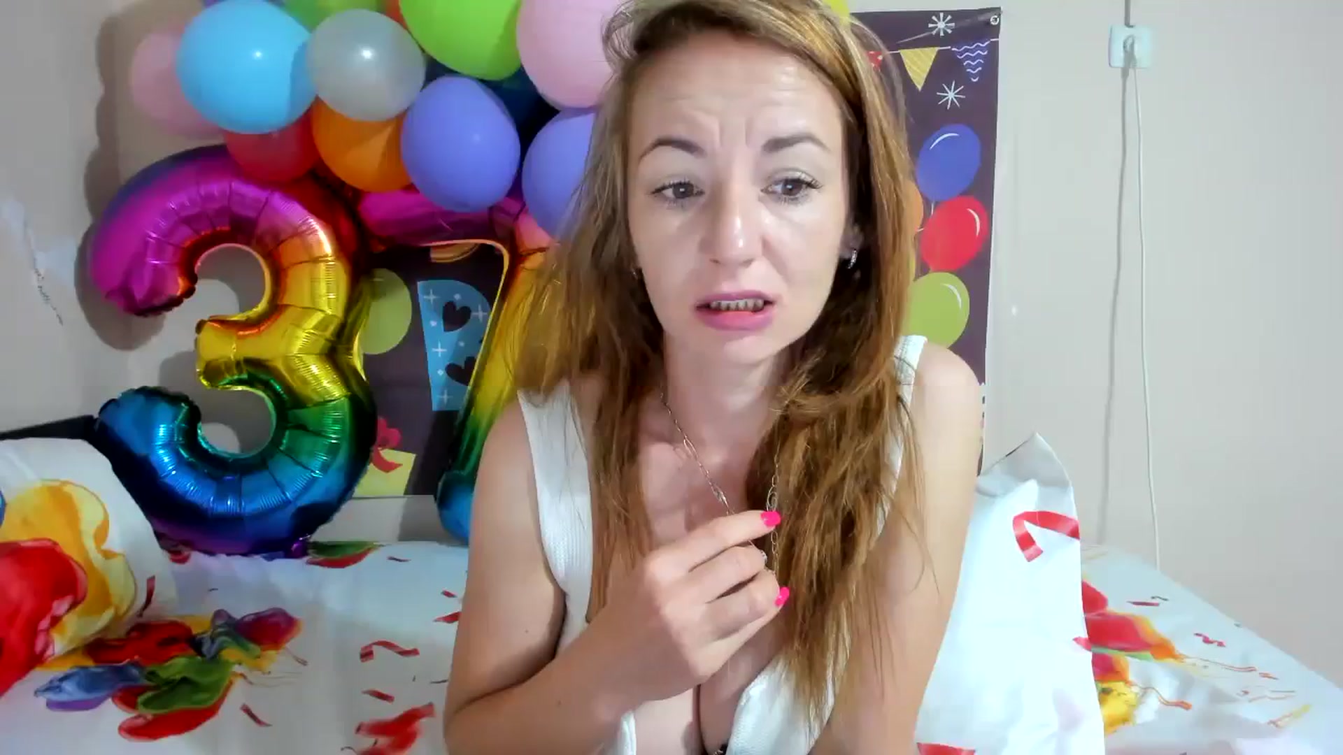 Gallery image thumbnail from elishasbday4u's myfreecams stream on, 05/13/2025, 04:01 image 1 of 20