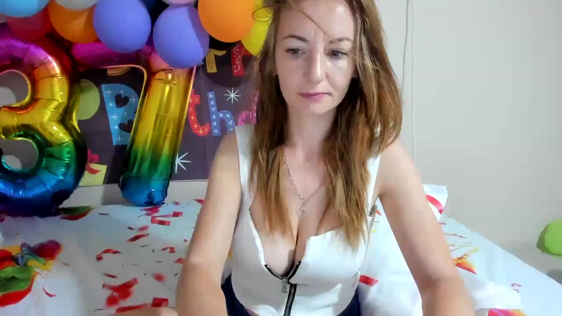 Gallery image thumbnail from elishasbday4u's myfreecams stream on, 05/13/2025, 04:01 image 6 of 20