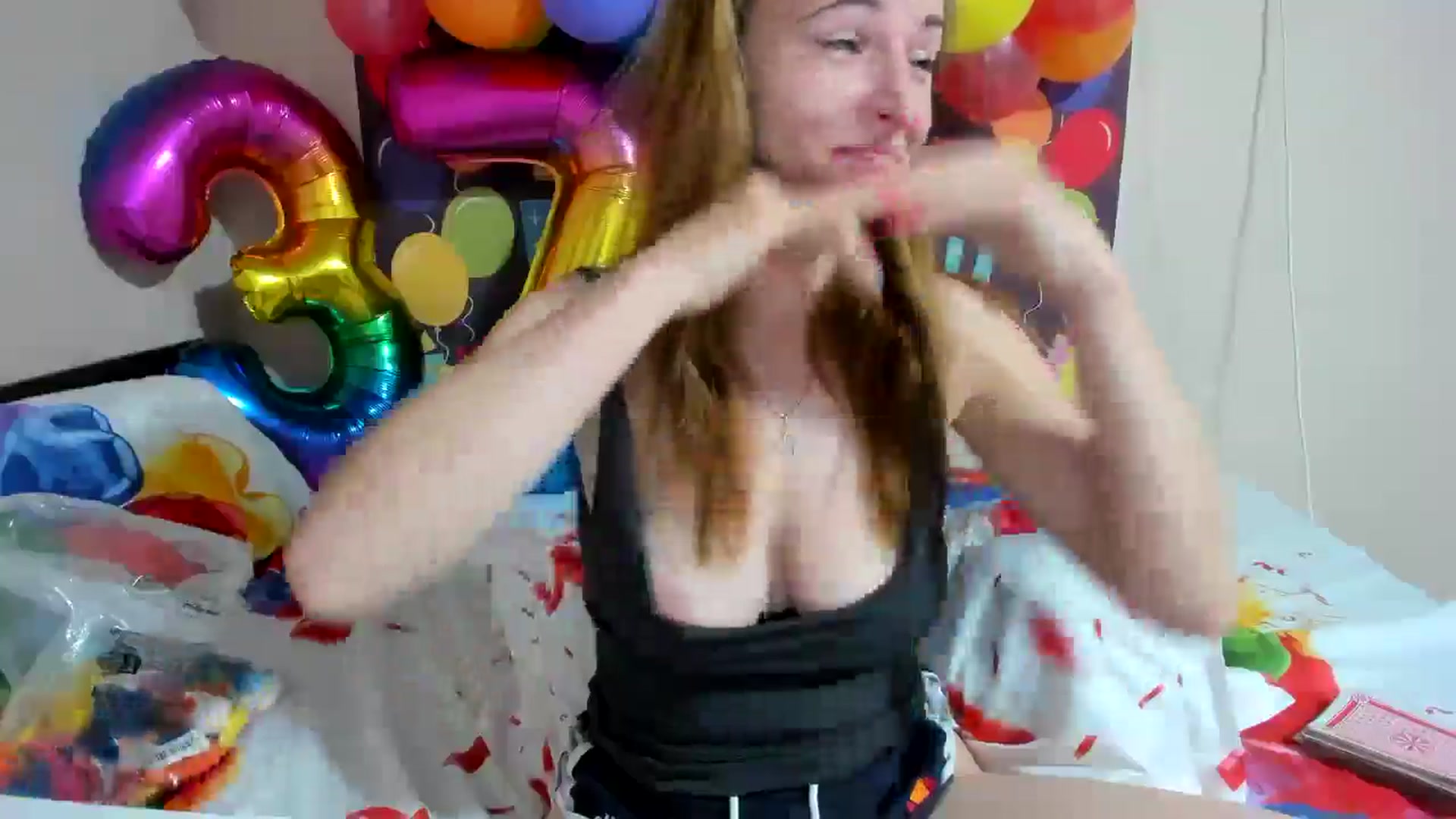 Gallery image thumbnail from elishasbday4u's myfreecams stream on, 05/15/2025, 03:57 image 7 of 20