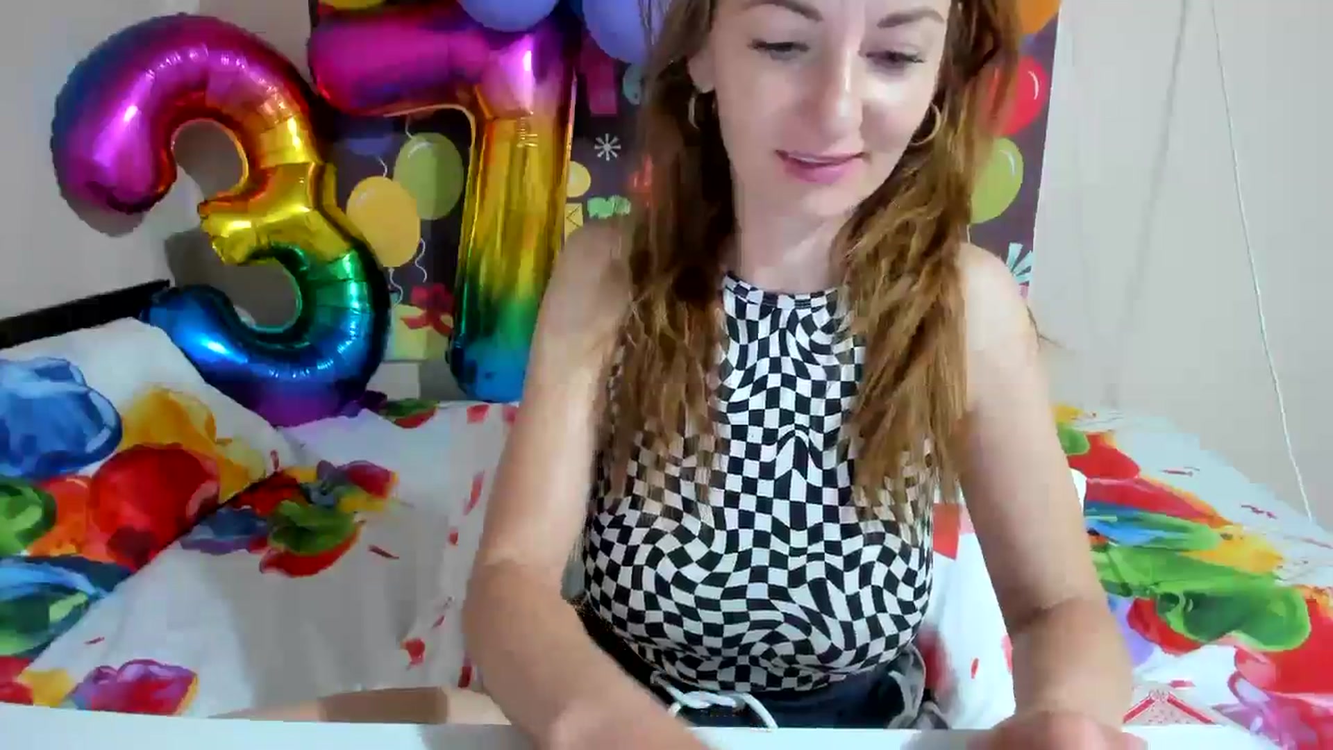 Gallery image thumbnail from elishasbday4u's myfreecams stream on, 05/16/2025, 03:57 image 4 of 20