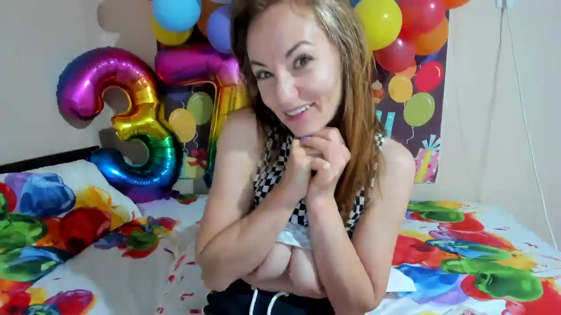 Gallery image thumbnail from elishasbday4u's myfreecams stream on, 05/16/2025, 03:57 image 13 of 20
