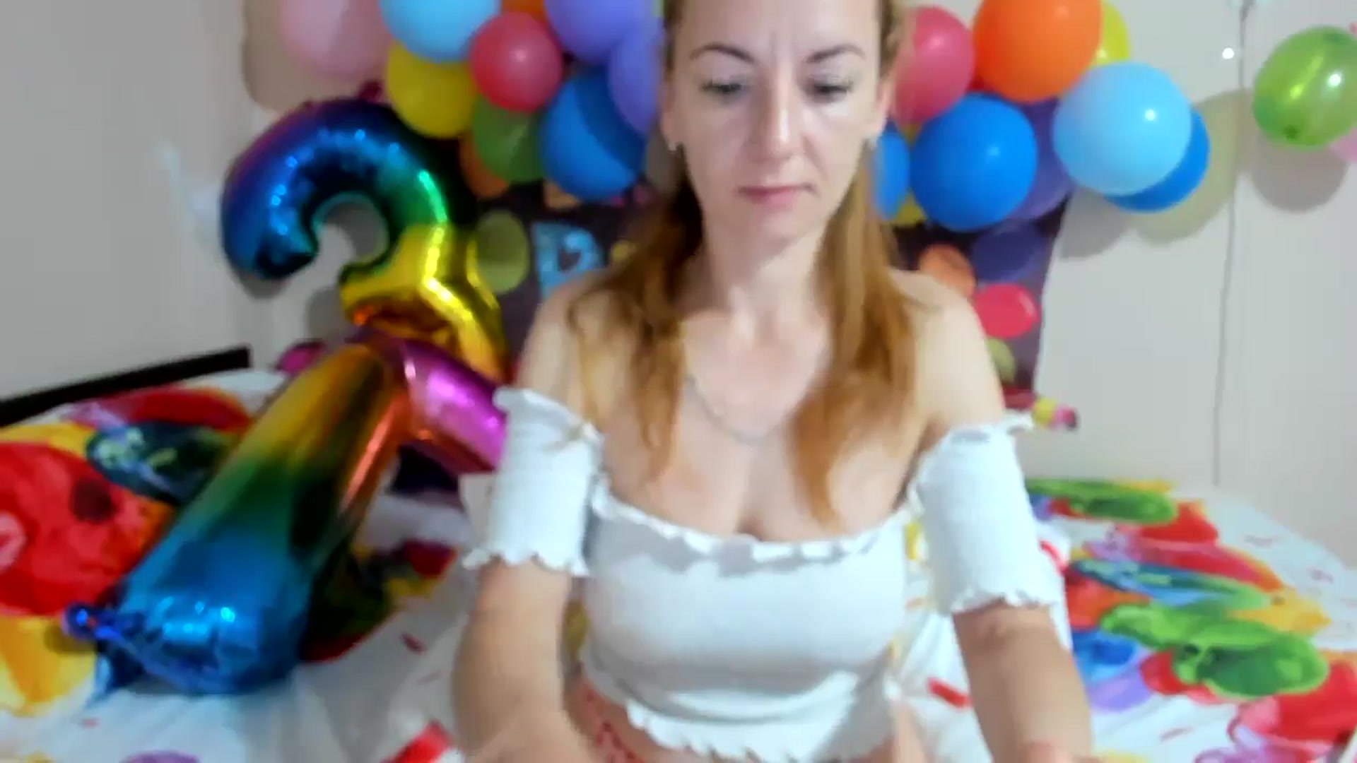 Gallery image thumbnail from elishasbday4u's myfreecams stream on, 05/19/2025, 03:57 image 17 of 20