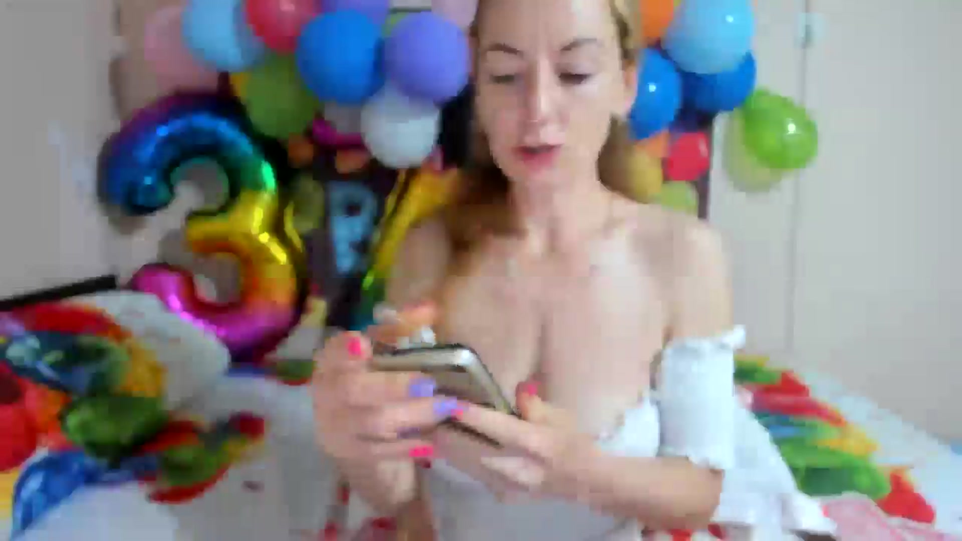 Gallery image thumbnail from elishasbday4u's myfreecams stream on, 05/19/2025, 03:57 image 8 of 20