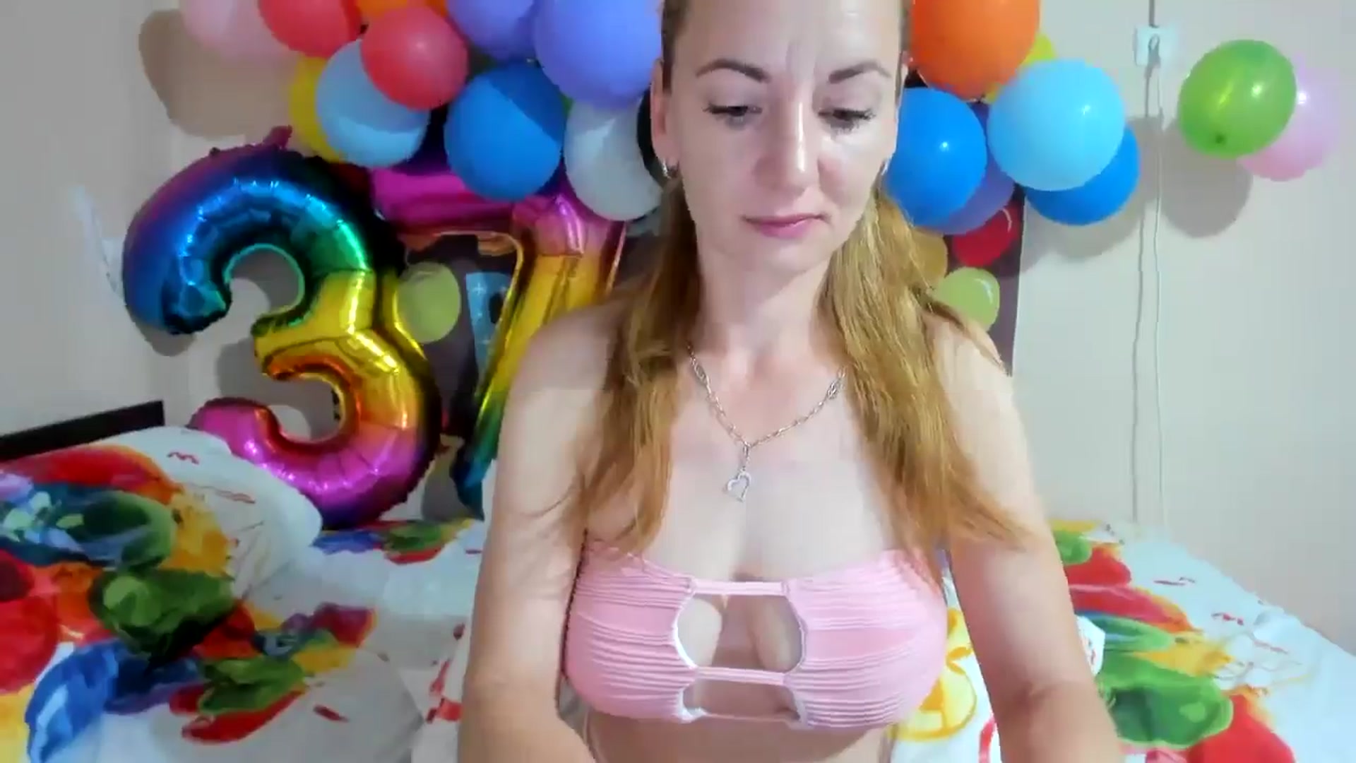 Gallery image thumbnail from elishasbday4u's myfreecams stream on, 05/21/2025, 03:56 image 11 of 20