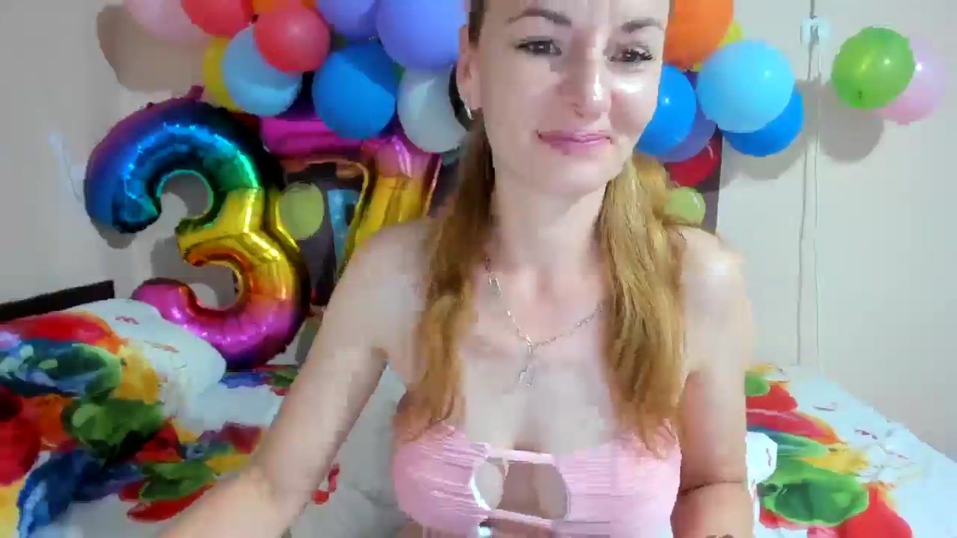 Gallery image thumbnail from elishasbday4u's myfreecams stream on, 05/21/2025, 03:56 image 16 of 20