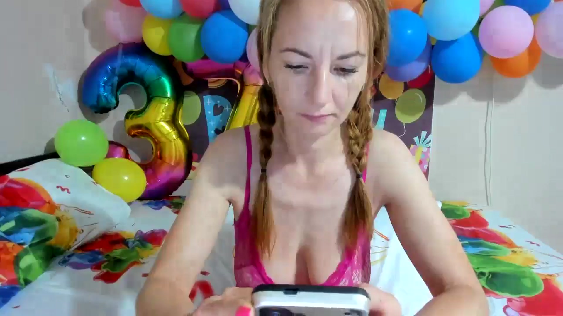 Gallery image thumbnail from elishasbday4u's myfreecams stream on, 05/27/2025, 03:35 image 19 of 20