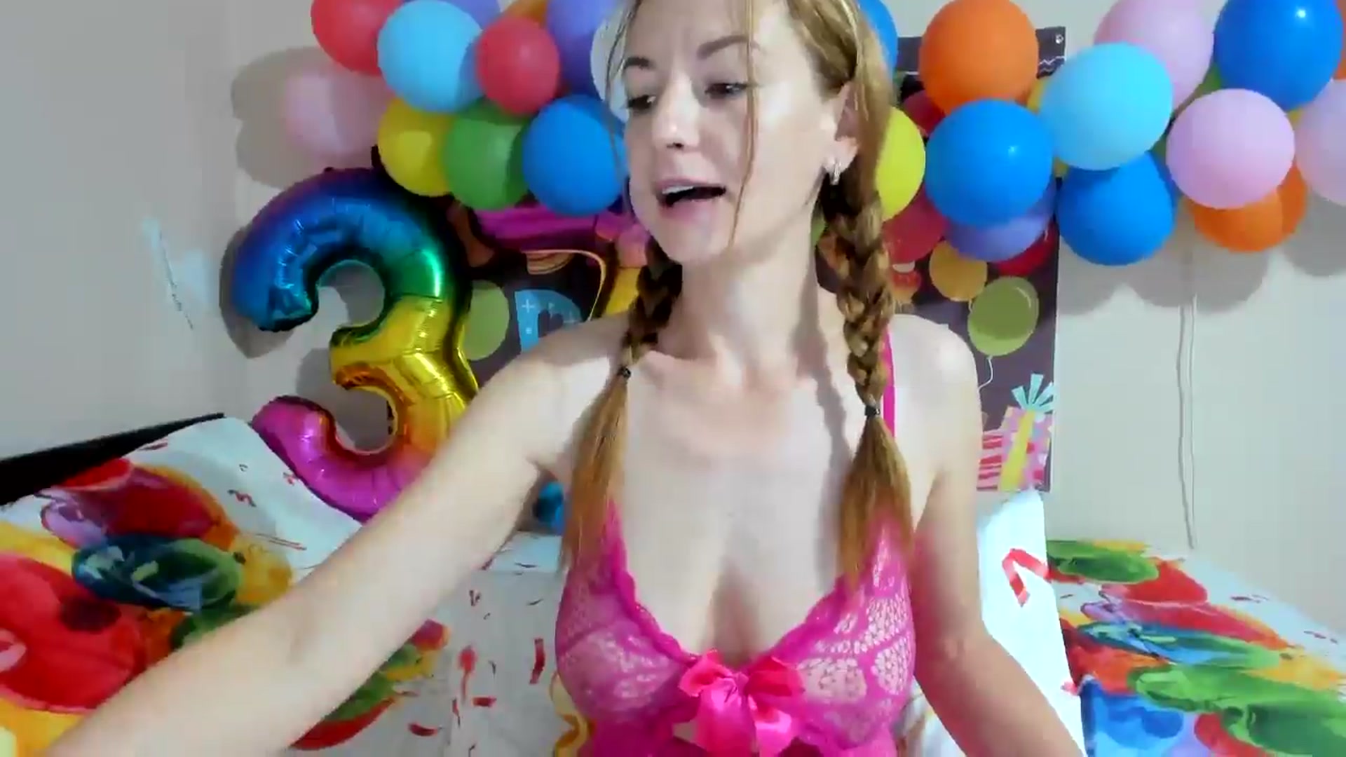 Gallery image thumbnail from elishasbday4u's myfreecams stream on, 05/27/2025, 03:35 image 4 of 20