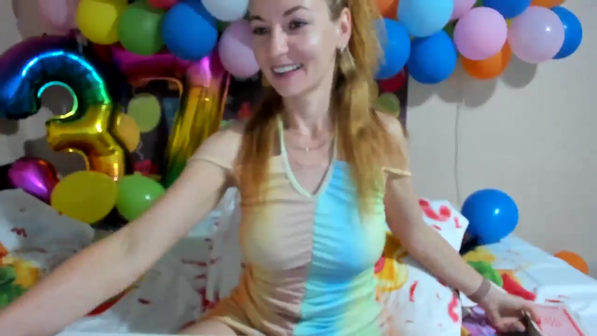 Gallery image thumbnail from elishasbday4u's myfreecams stream on, 05/28/2025, 03:21 image 18 of 20