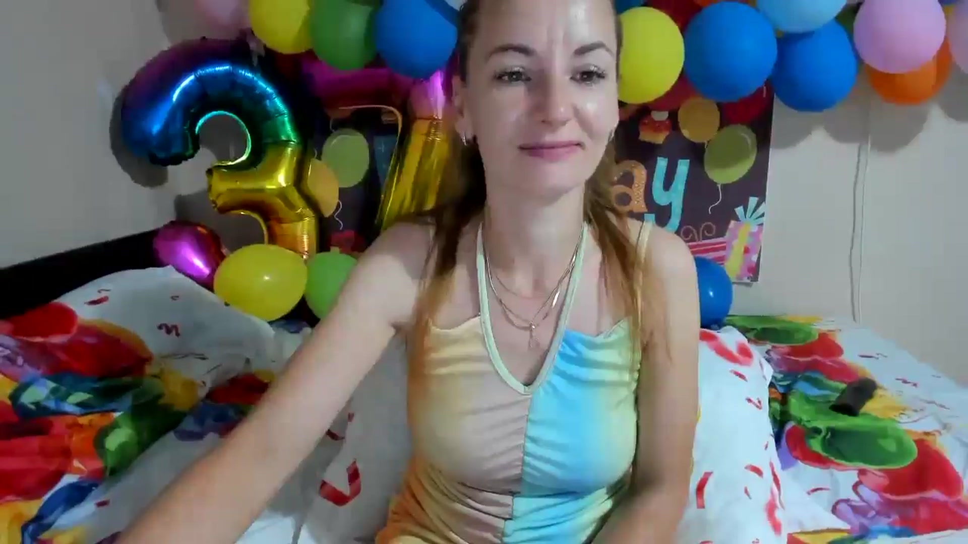 Gallery image thumbnail from elishasbday4u's myfreecams stream on, 05/28/2025, 03:37 image 6 of 20