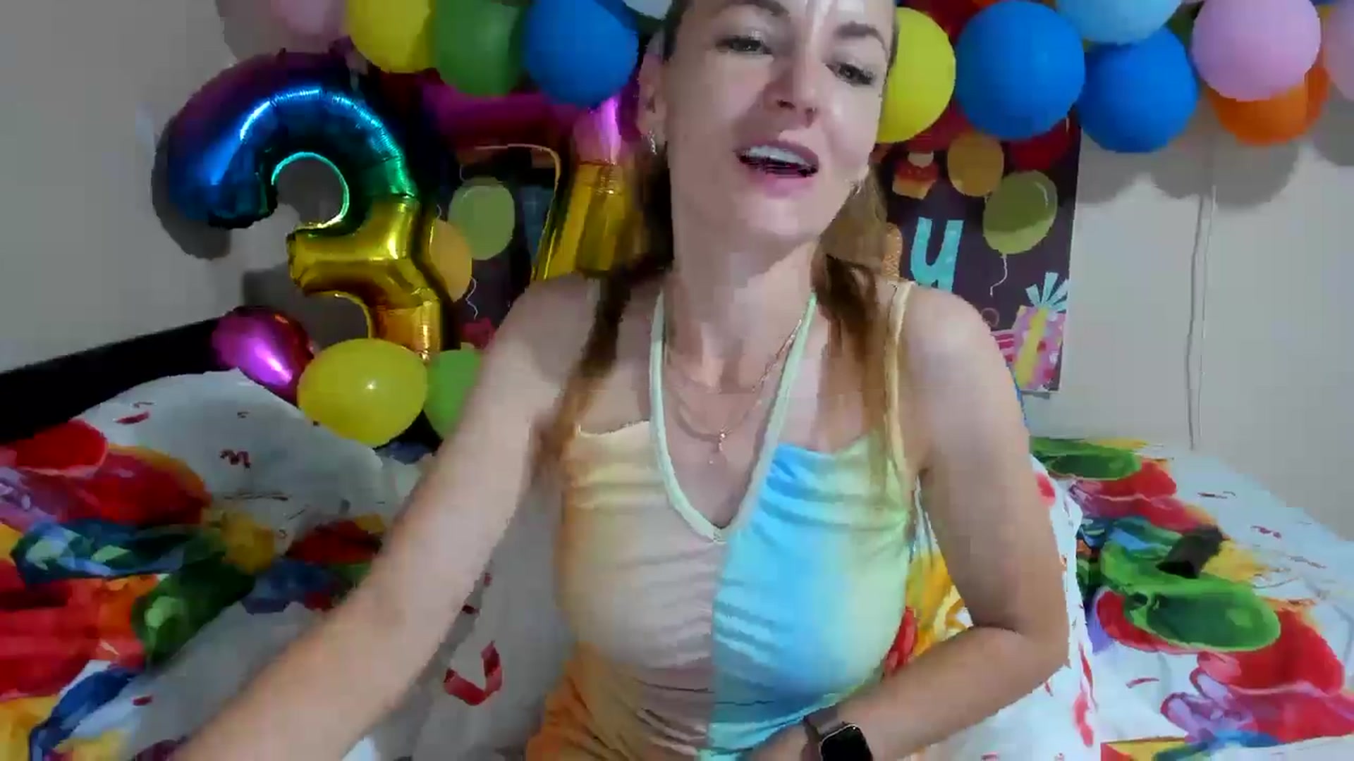 Gallery image thumbnail from elishasbday4u's myfreecams stream on, 05/28/2025, 03:37 image 11 of 20