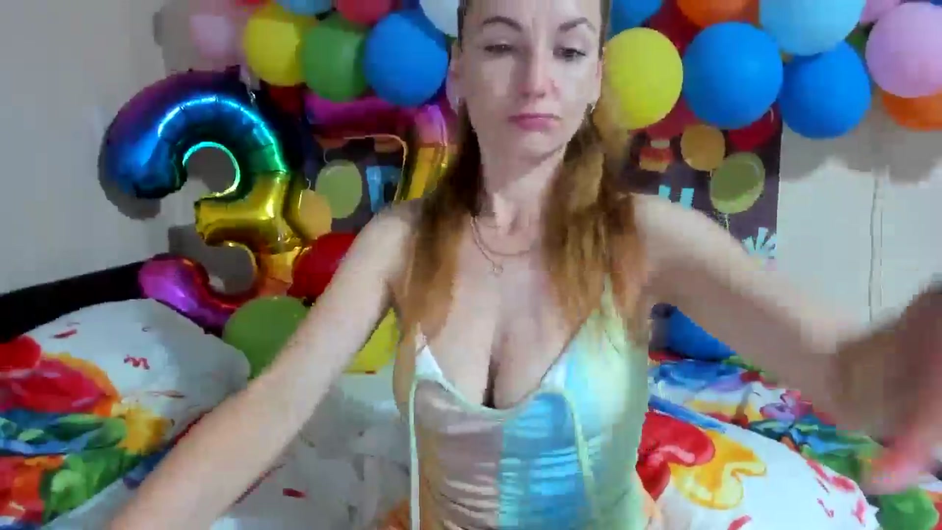 Gallery image thumbnail from elishasbday4u's myfreecams stream on, 05/28/2025, 03:53 image 15 of 20