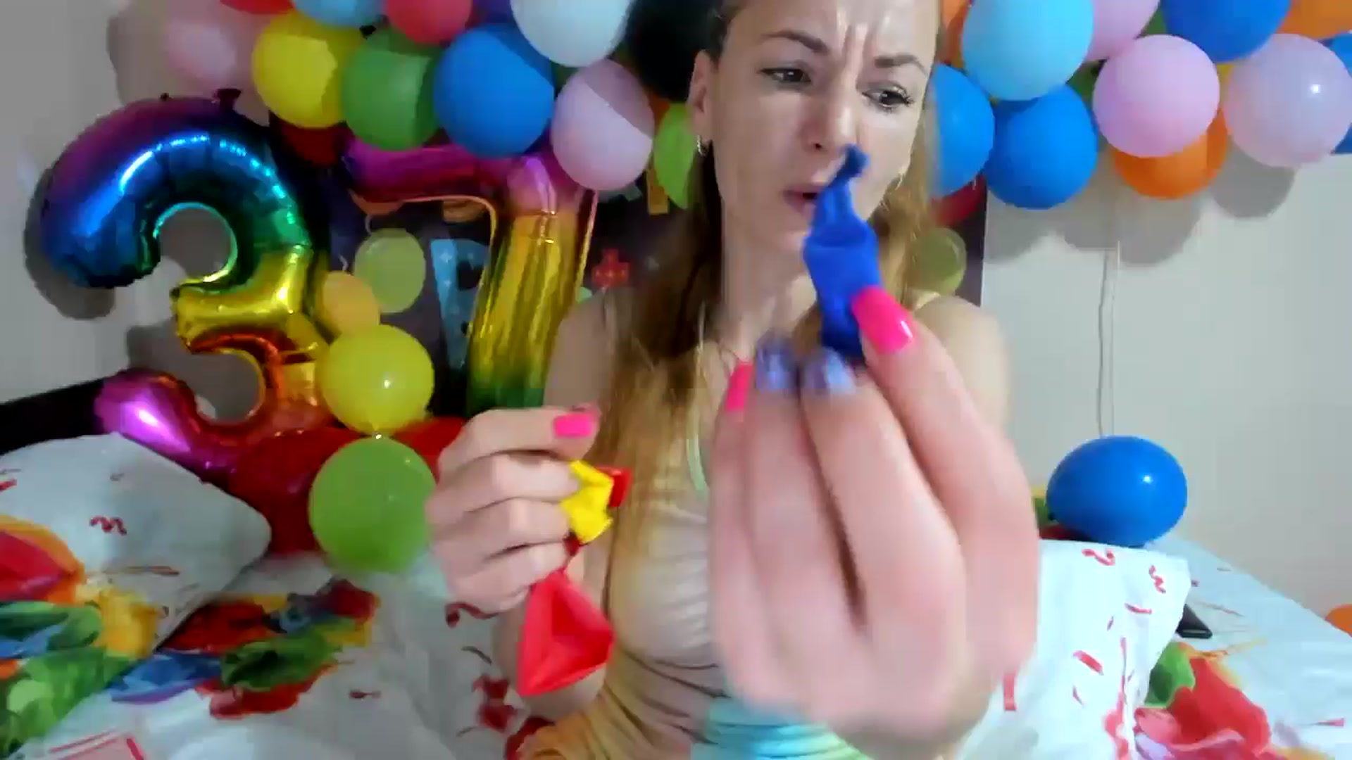 Gallery image thumbnail from elishasbday4u's myfreecams stream on, 05/28/2025, 04:11 image 15 of 20