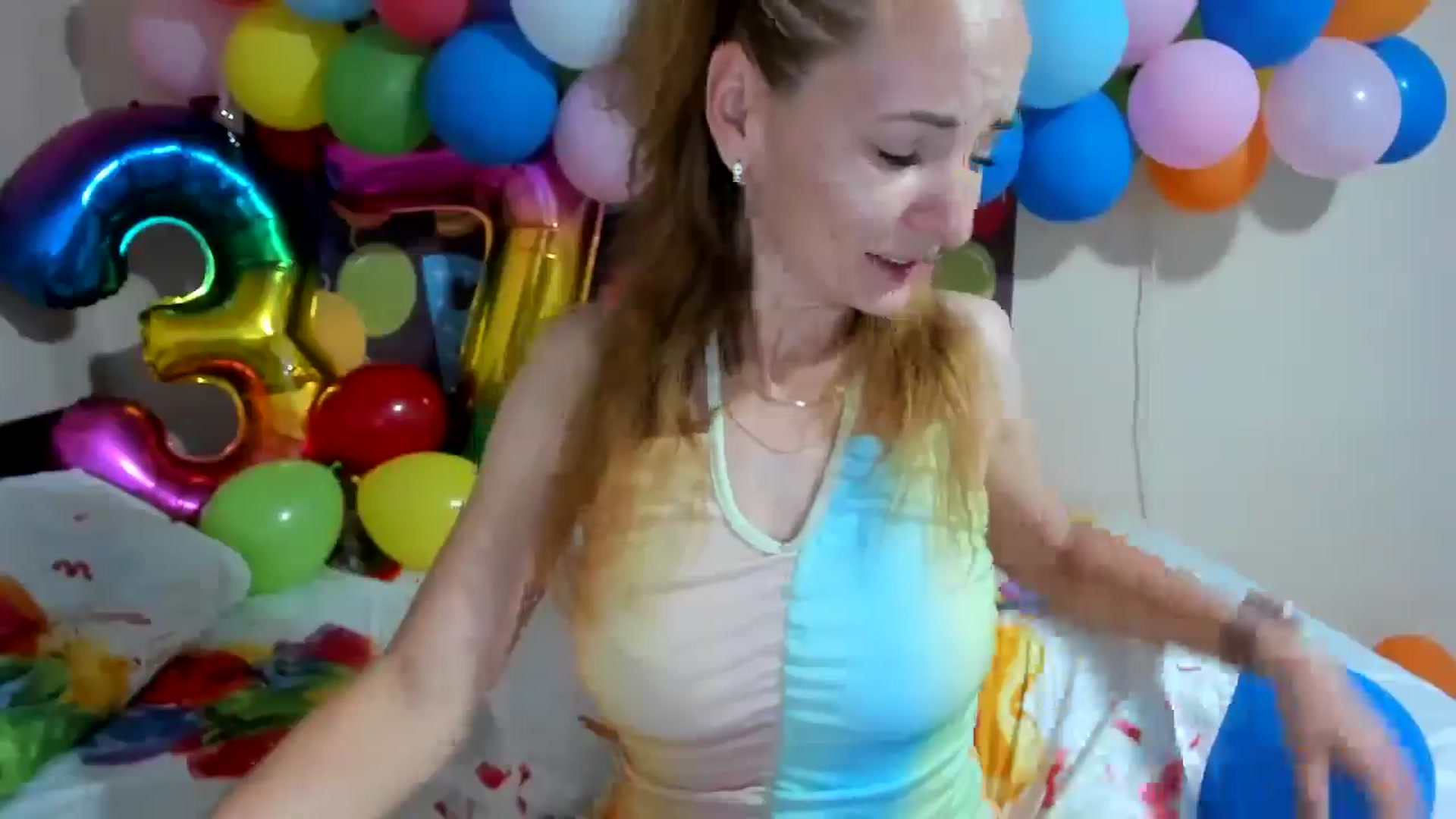 Gallery image thumbnail from elishasbday4u's myfreecams stream on, 05/28/2025, 04:11 image 9 of 20