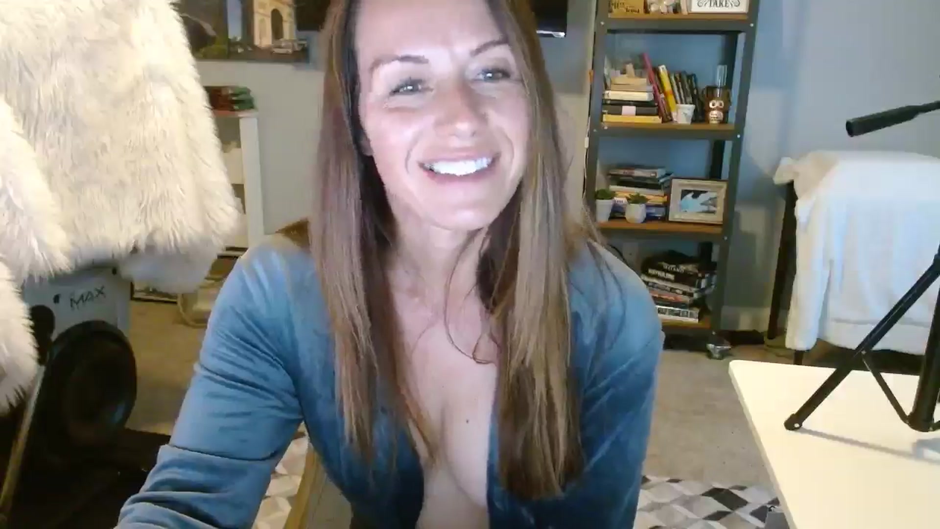 Gallery image thumbnail from ellakane699's myfreecams stream on, 03/10/2025, 13:18 image 2 of 20