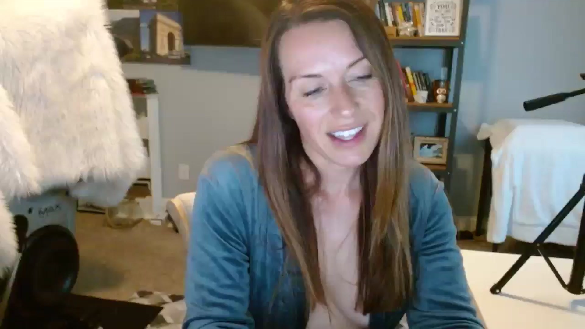 Gallery image thumbnail from ellakane699's myfreecams stream on, 03/10/2025, 13:18 image 12 of 20