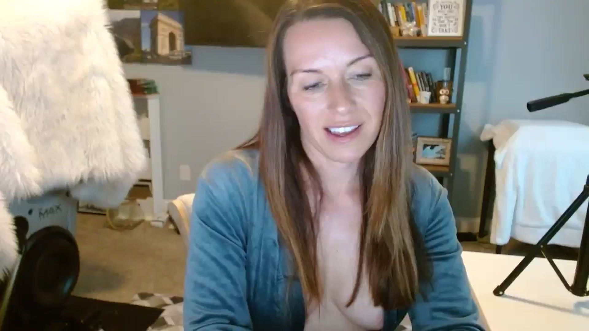 Gallery image thumbnail from ellakane699's myfreecams stream on, 03/10/2025, 13:18 image 19 of 20