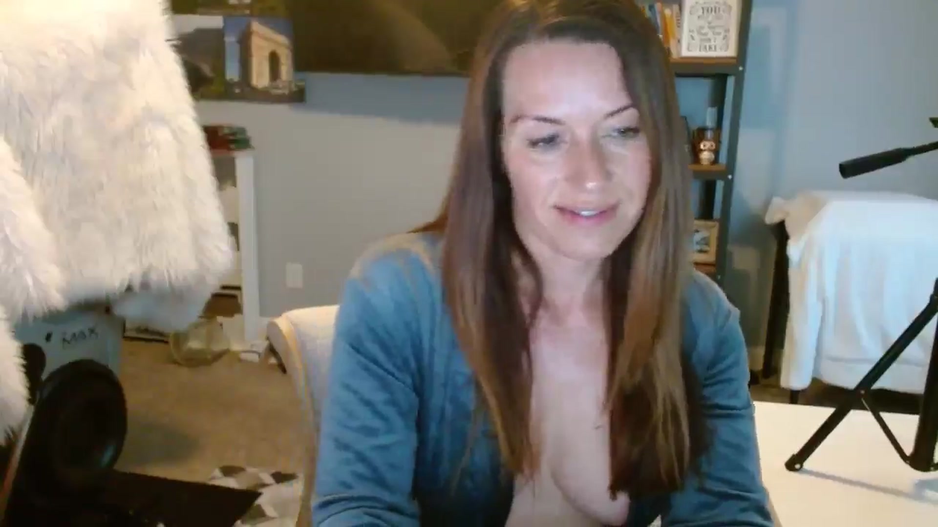 Gallery image thumbnail from ellakane699's myfreecams stream on, 03/10/2025, 13:18 image 16 of 20
