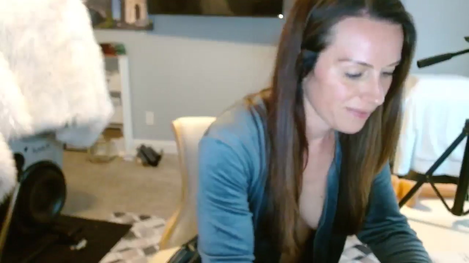 Gallery image thumbnail from ellakane699's myfreecams stream on, 03/10/2025, 14:52 image 6 of 20