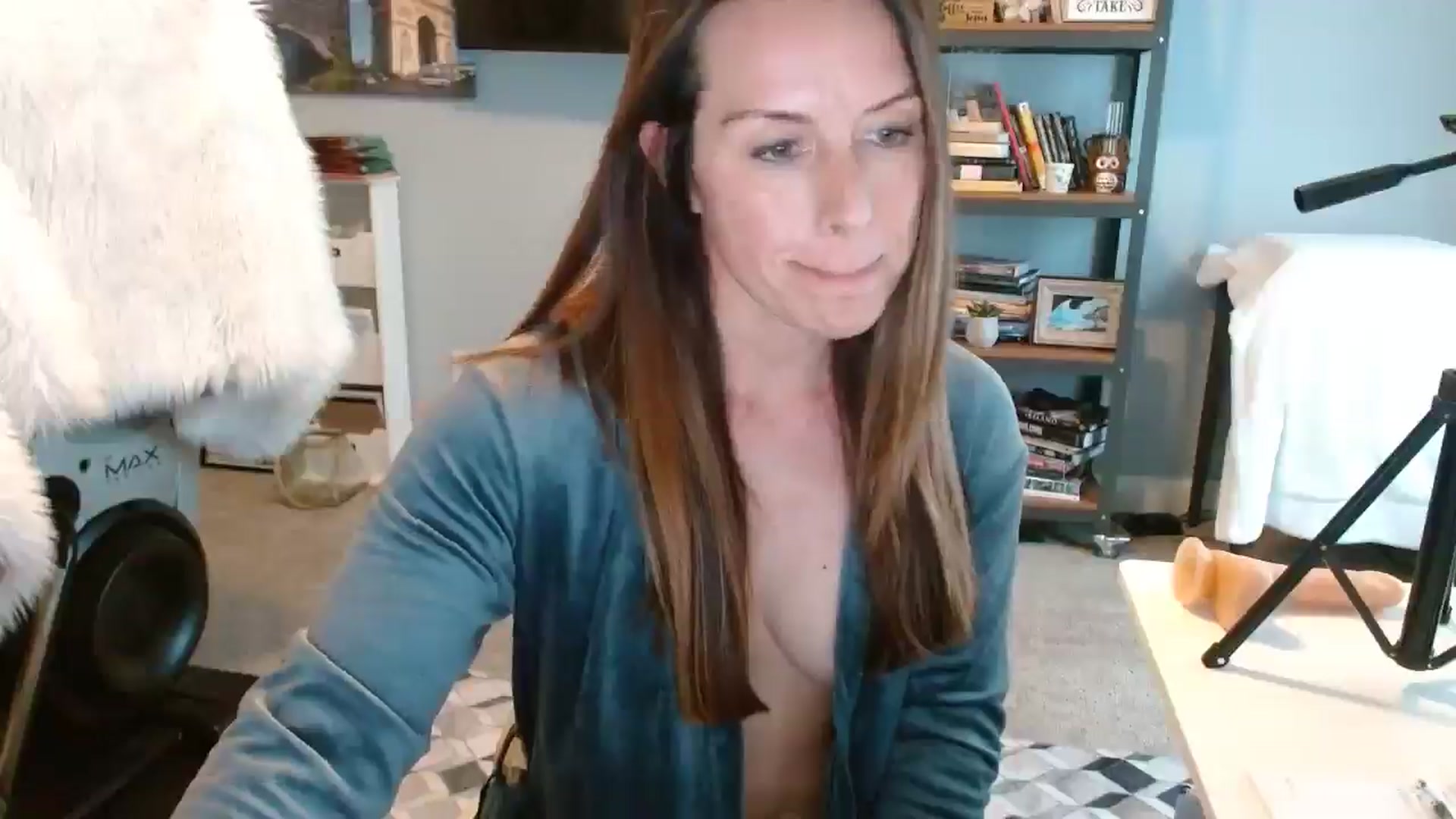 Gallery image thumbnail from ellakane699's myfreecams stream on, 03/10/2025, 14:52 image 18 of 20