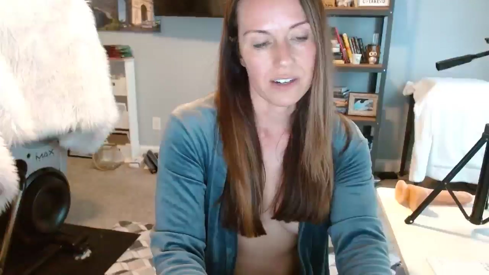 Gallery image thumbnail from ellakane699's myfreecams stream on, 03/10/2025, 14:52 image 13 of 20