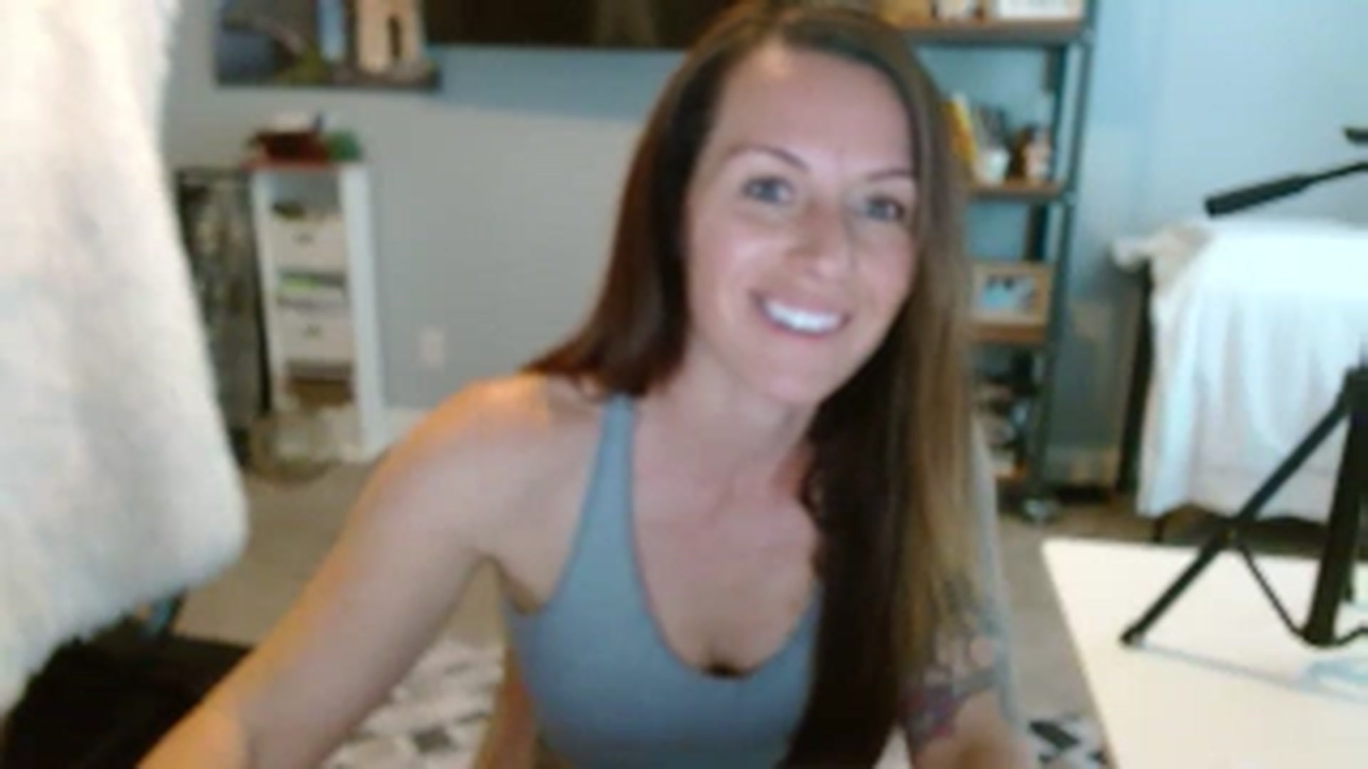 Gallery image thumbnail from ellakane699's myfreecams stream on, 03/13/2025, 14:47 image 13 of 20