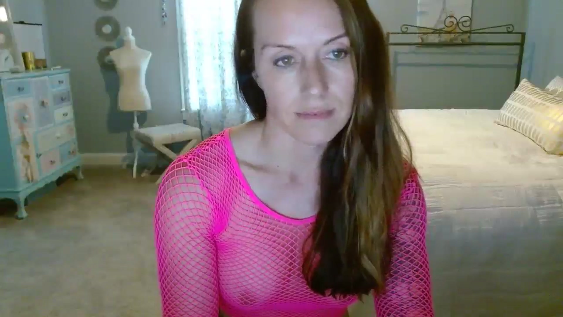 Gallery image thumbnail from ellakane699's myfreecams stream on, 03/24/2025, 13:39 image 15 of 20