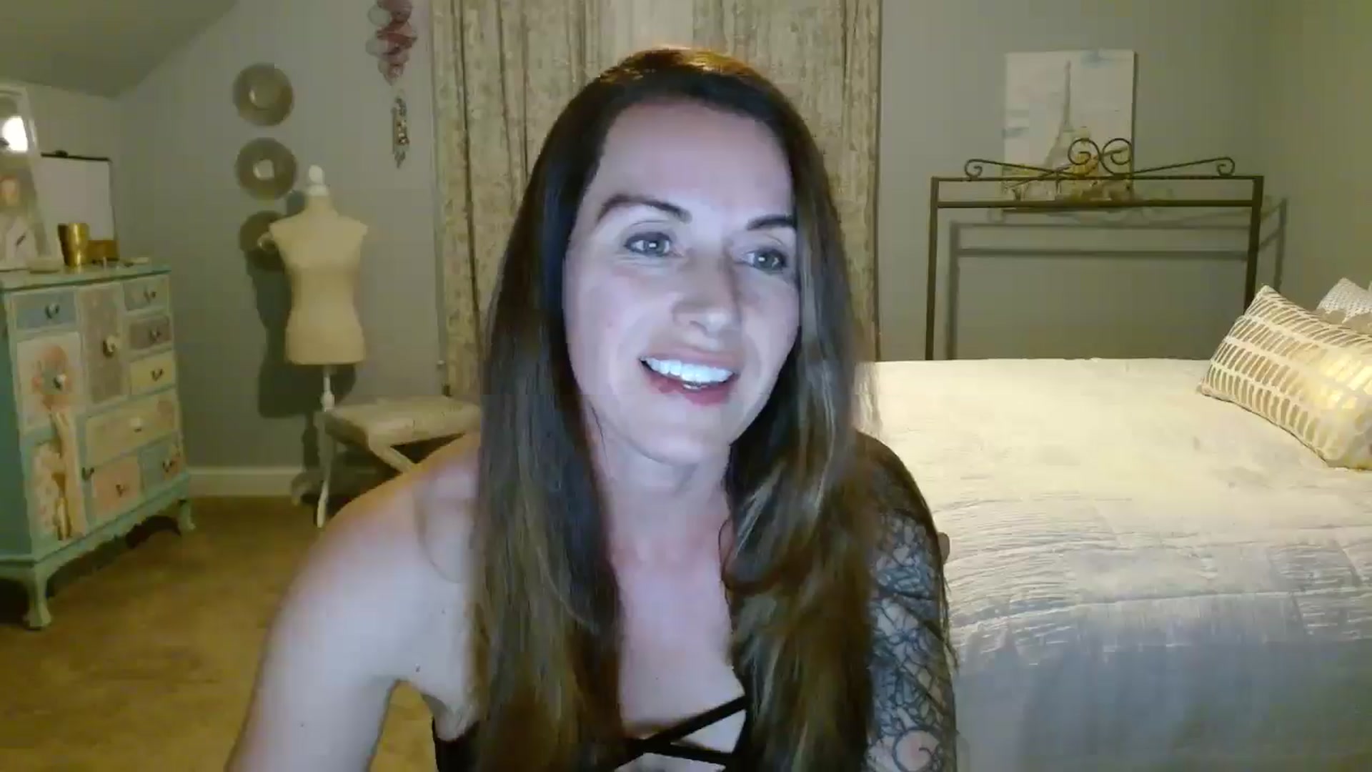 Gallery image thumbnail from ellakane699's myfreecams stream on, 03/26/2025, 02:17 image 9 of 20