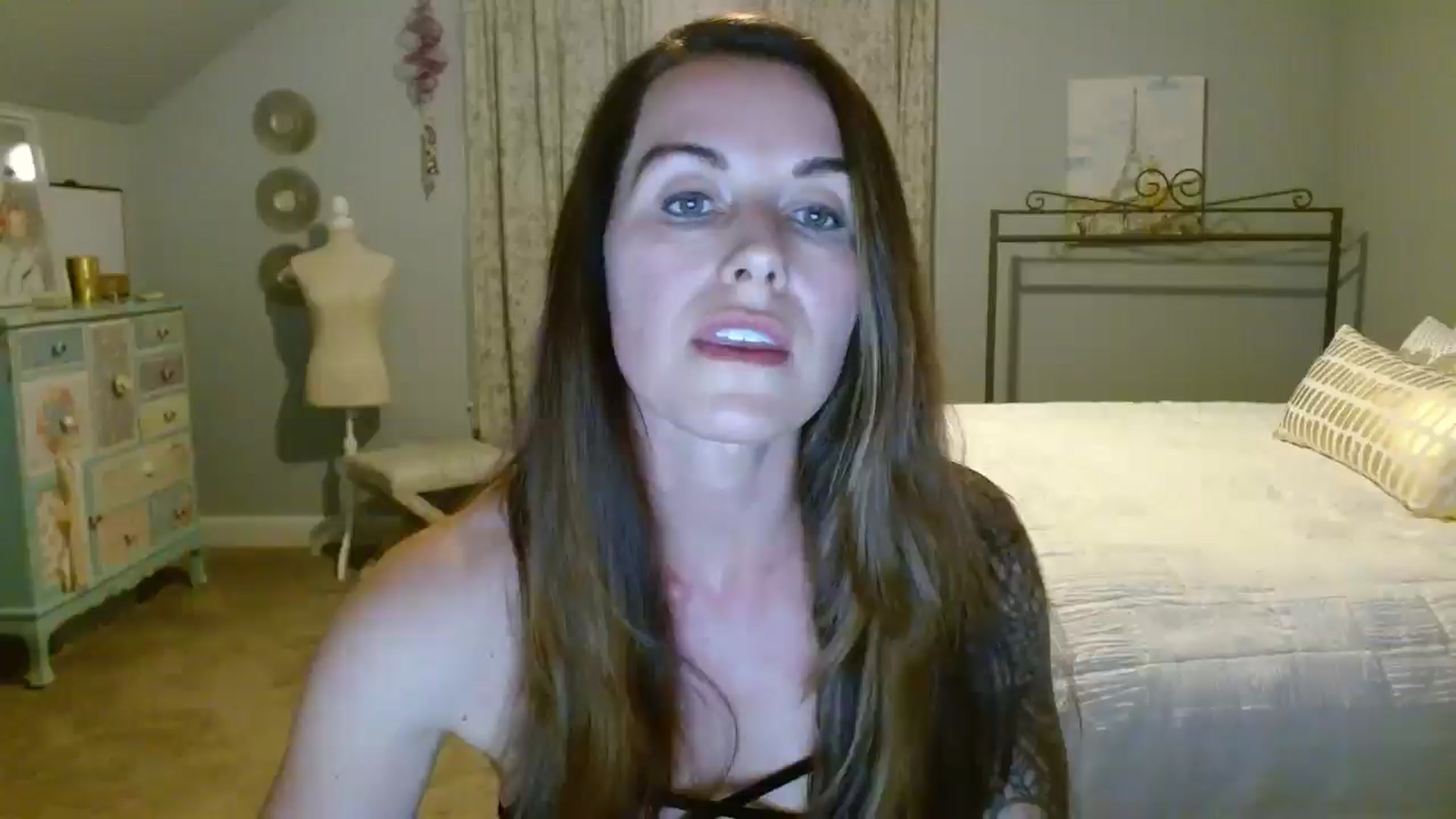 Gallery image thumbnail from ellakane699's myfreecams stream on, 03/26/2025, 02:17 image 16 of 20