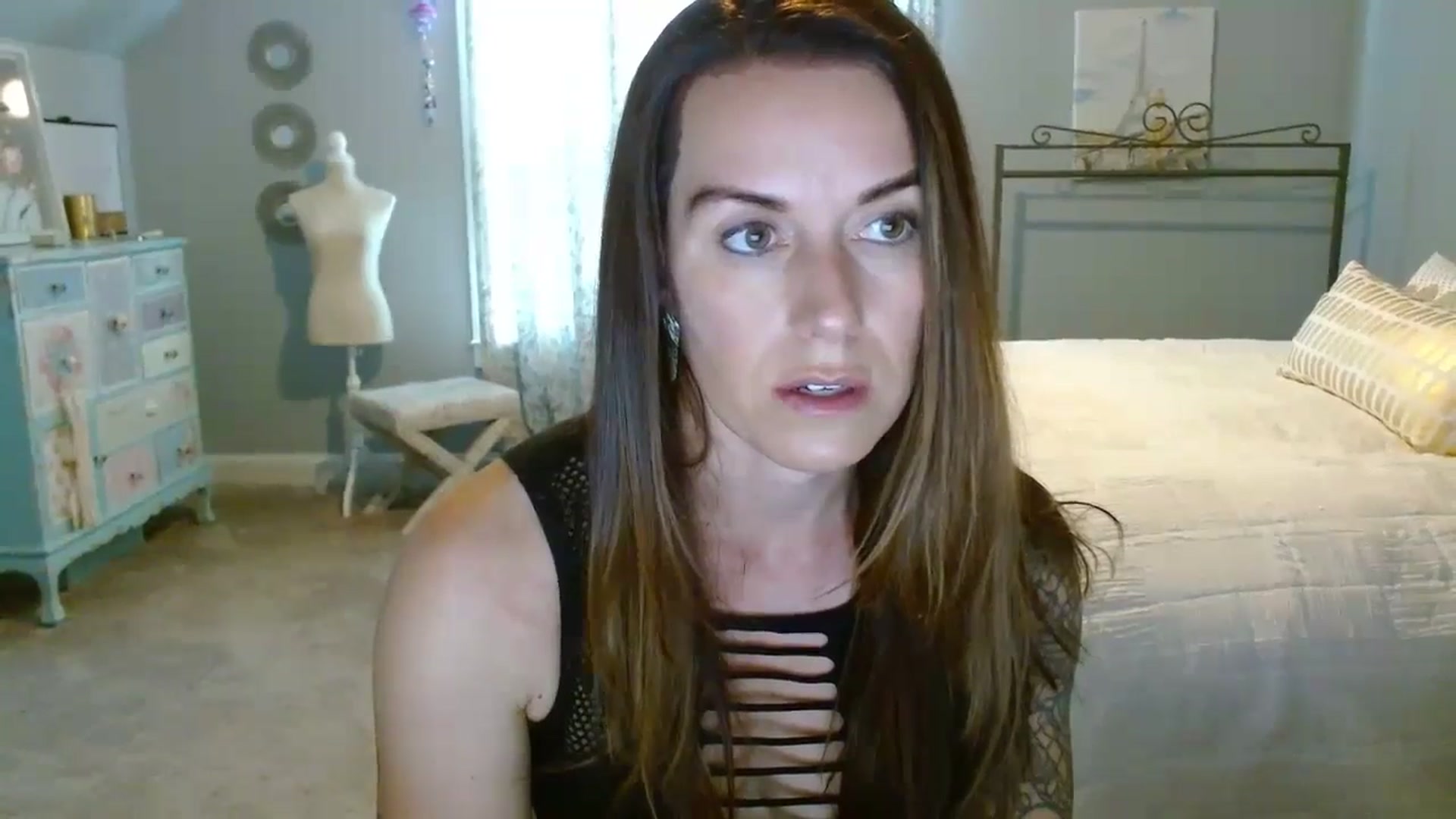Gallery image thumbnail from ellakane699's myfreecams stream on, 03/26/2025, 13:18 image 10 of 20