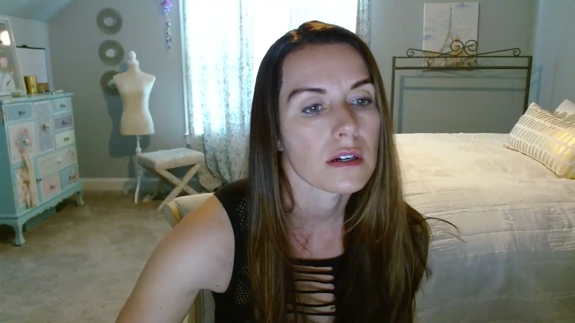 Gallery image thumbnail from ellakane699's myfreecams stream on, 03/26/2025, 13:18 image 16 of 20