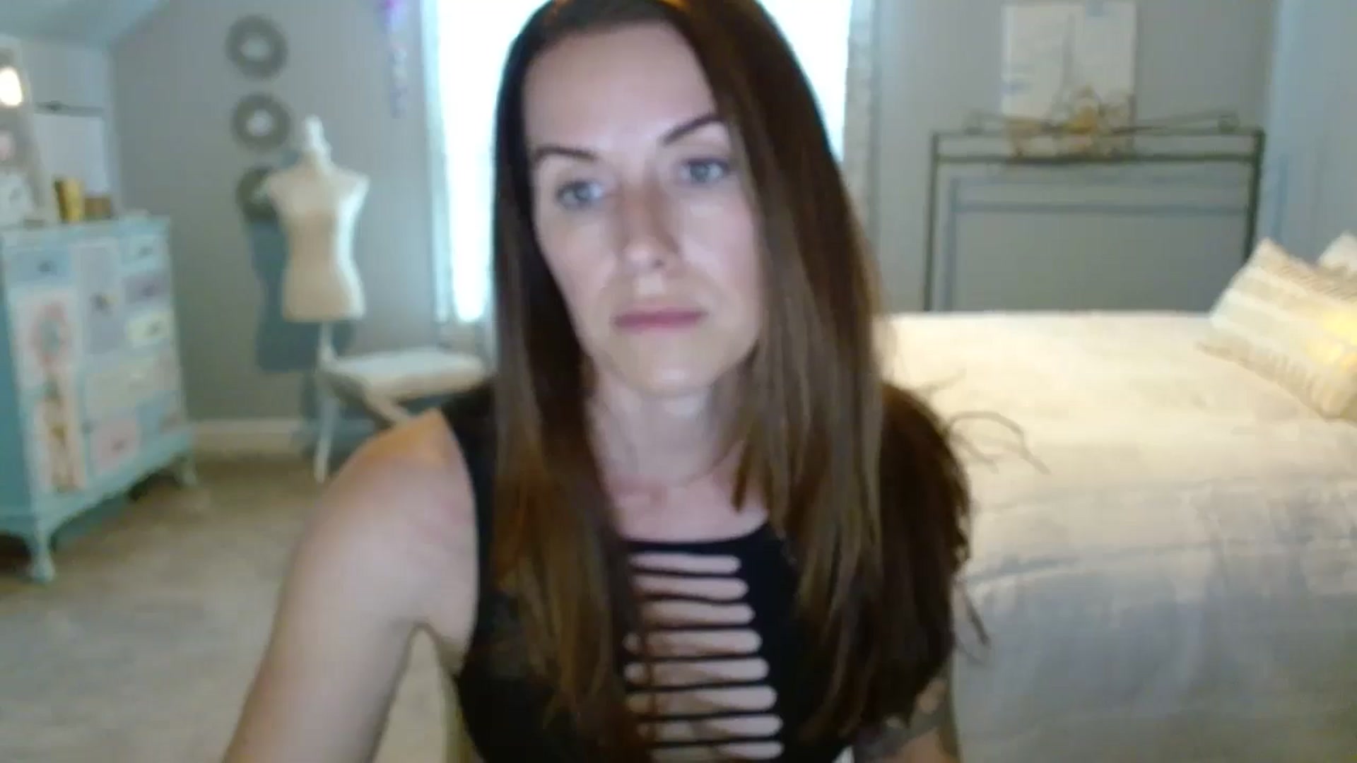 Gallery image thumbnail from ellakane699's myfreecams stream on, 03/26/2025, 13:18 image 6 of 20