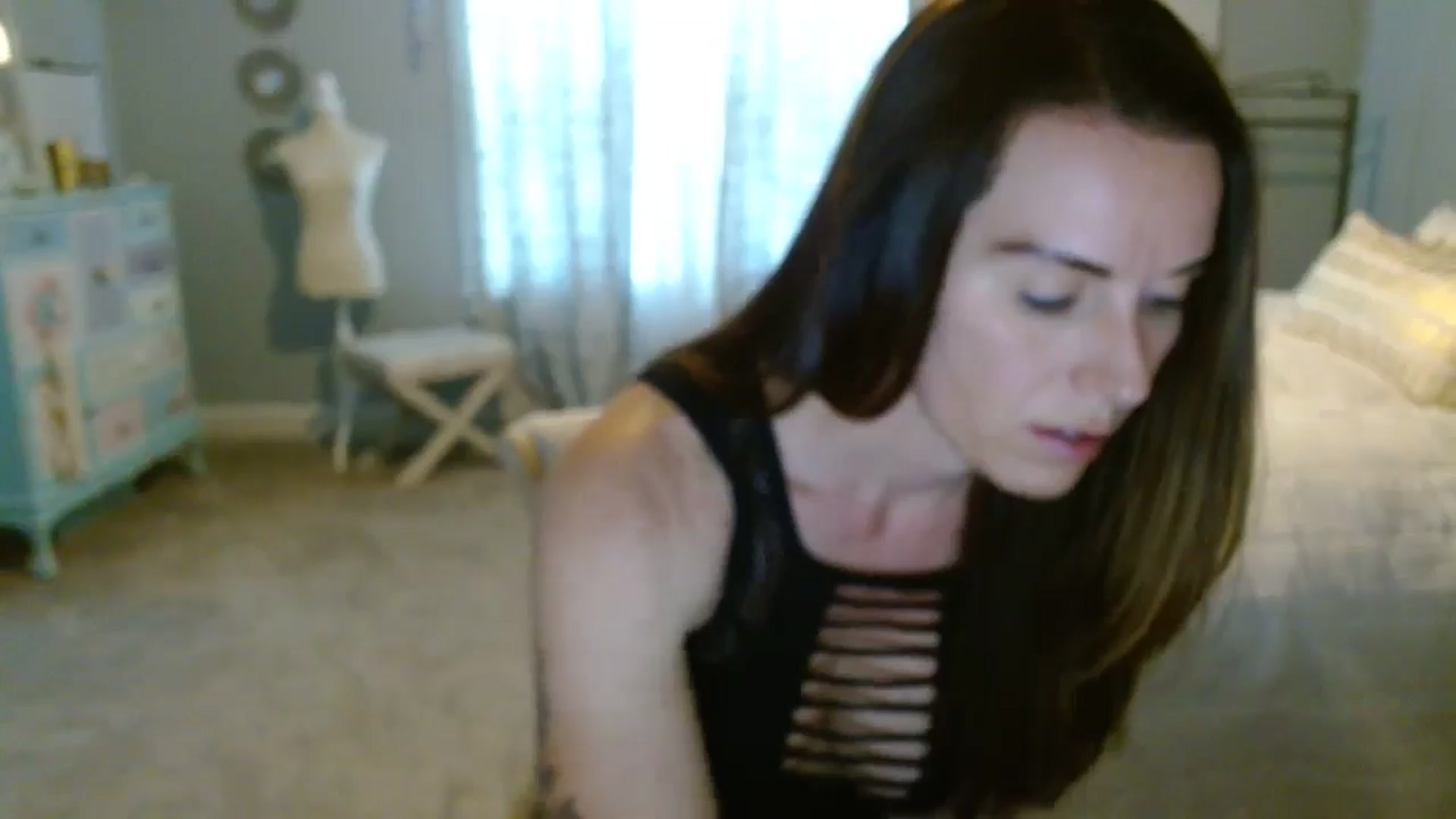 Gallery image thumbnail from ellakane699's myfreecams stream on, 03/26/2025, 15:49 image 4 of 20