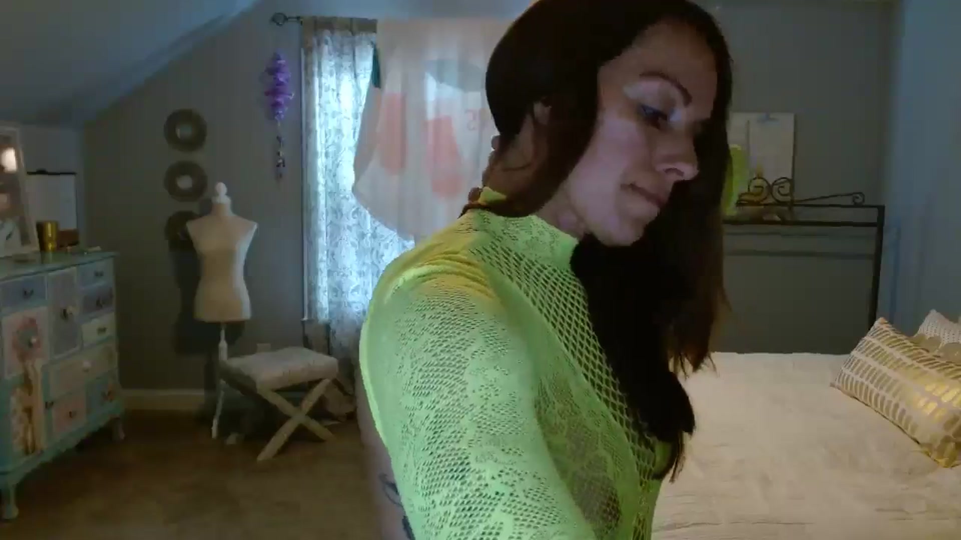 Gallery image thumbnail from ellakane699's myfreecams stream on, 04/01/2025, 14:06 image 12 of 20