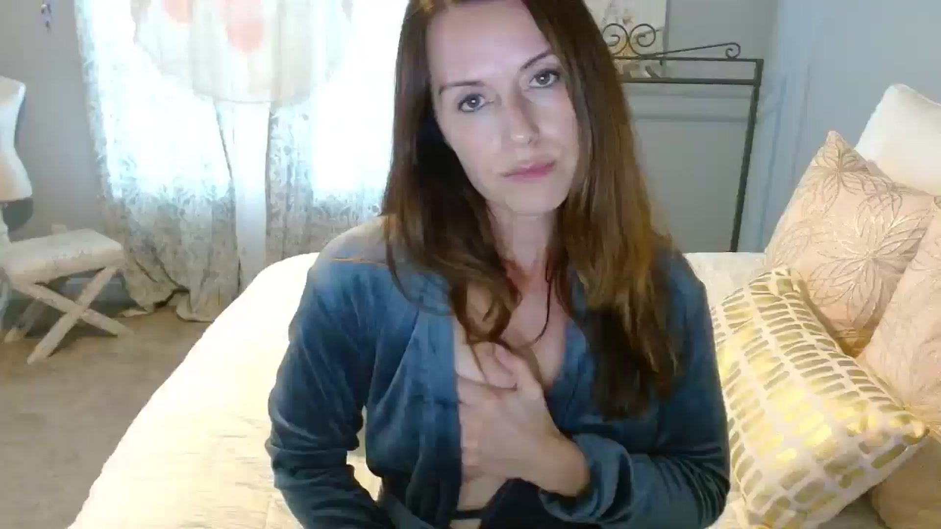 Gallery image thumbnail from ellakane699's myfreecams stream on, 04/10/2025, 14:56 image 14 of 20