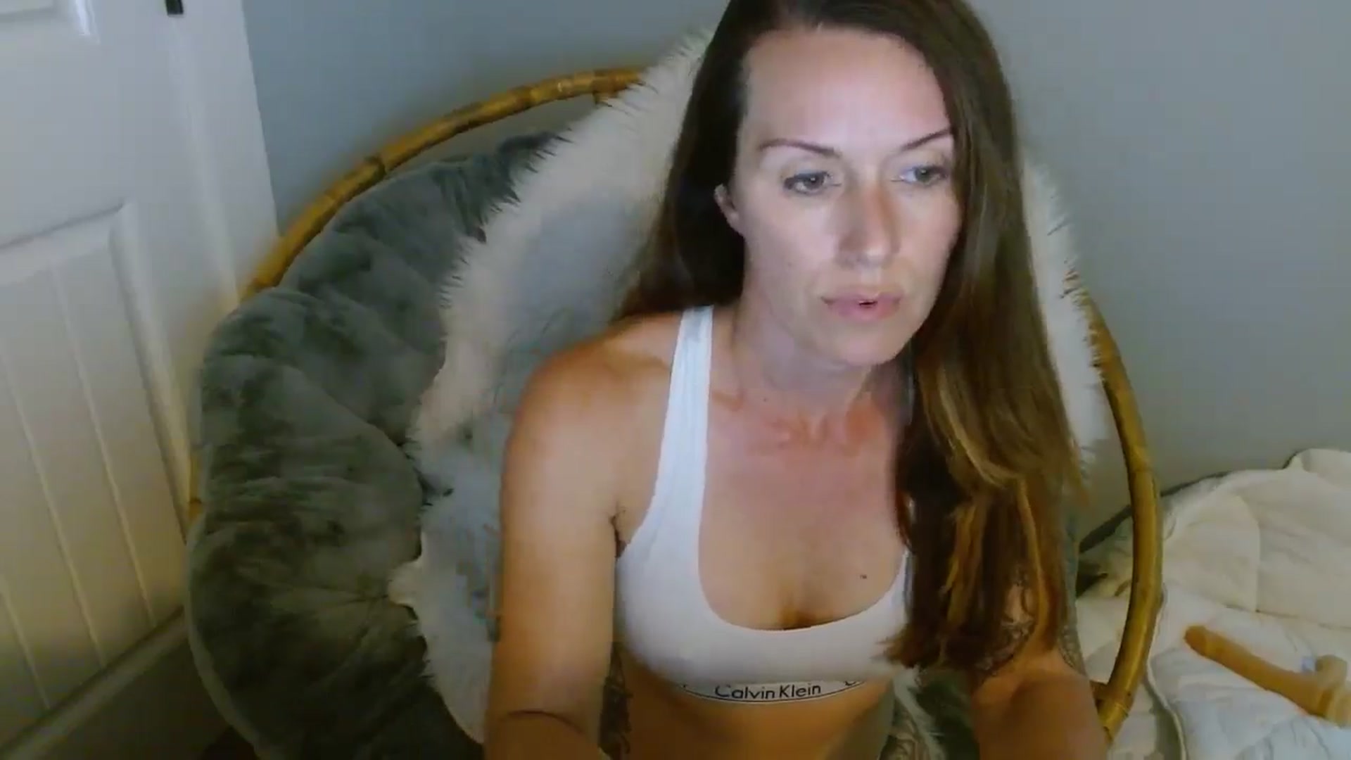 Gallery image thumbnail from ellakane699's myfreecams stream on, 04/28/2025, 16:00 image 14 of 20