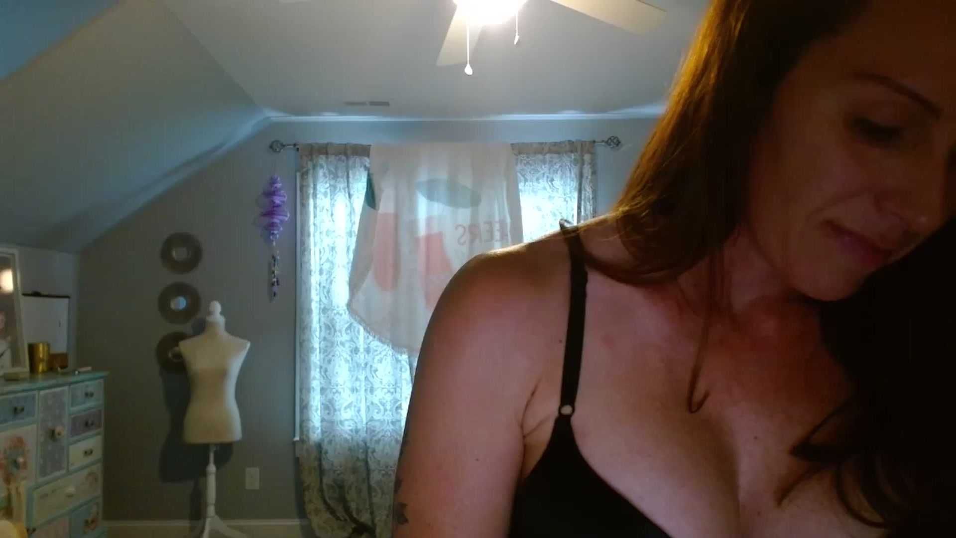 Gallery image thumbnail from ellakane699's myfreecams stream on, 05/15/2025, 15:52 image 13 of 20