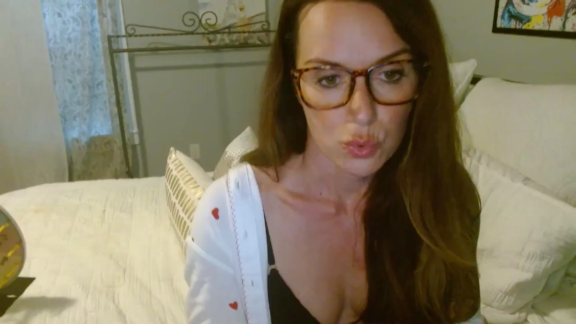 Gallery image thumbnail from ellakane699's myfreecams stream on, 08/18/2025, 20:35 image 16 of 20